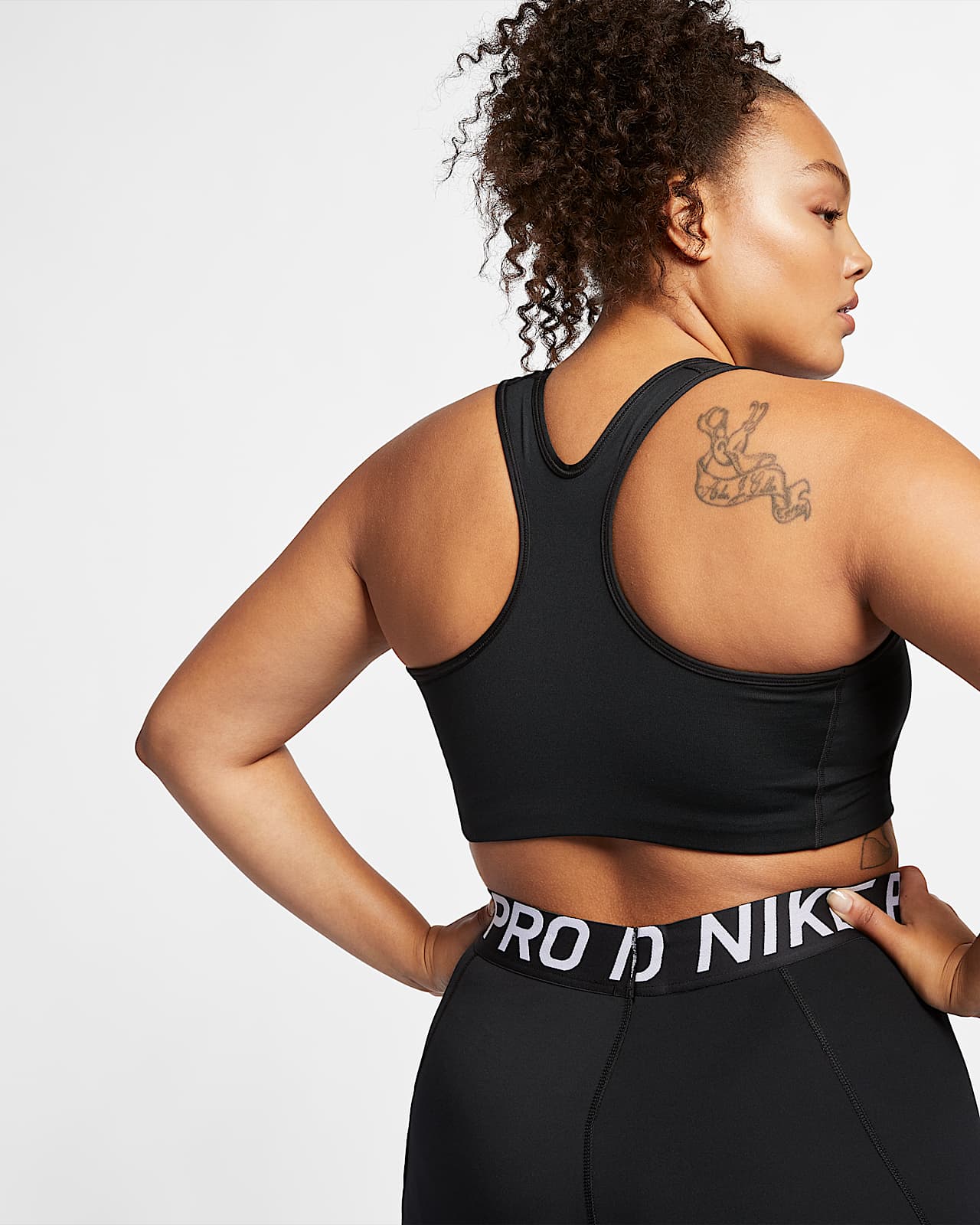 Nike公式 ナイキ スウッシュ ウィメンズ ミディアムサポート ノンパッディド スポーツブラ プラスサイズ オンラインストア 通販サイト