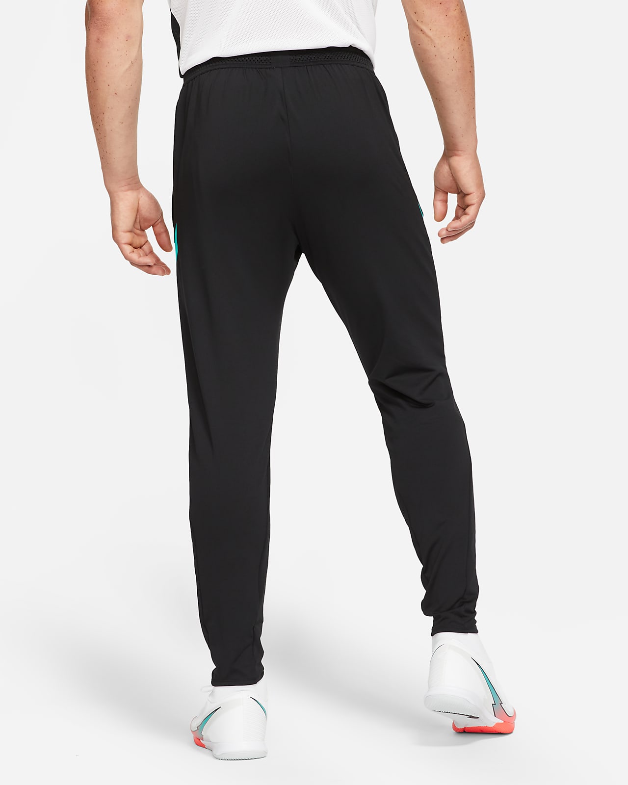 nike slim fit max tapered leg