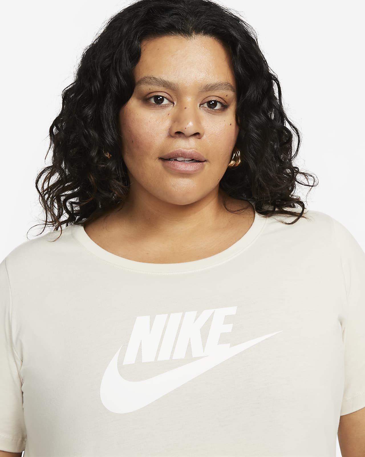 Sportswear Essentials Logo T-Shirt (Plus Size). Nike.com
