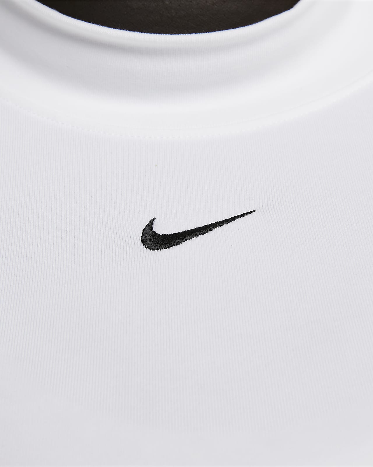 Modernisering Udelukke Samler blade Nike Sportswear Essential Women's Long-Sleeve Mock-Neck Top (Plus Size).  Nike.com