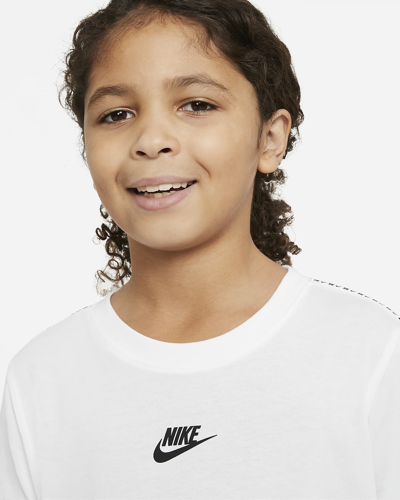 Nike Sportswear Older Kids' (Boys') T-Shirt. Nike GB