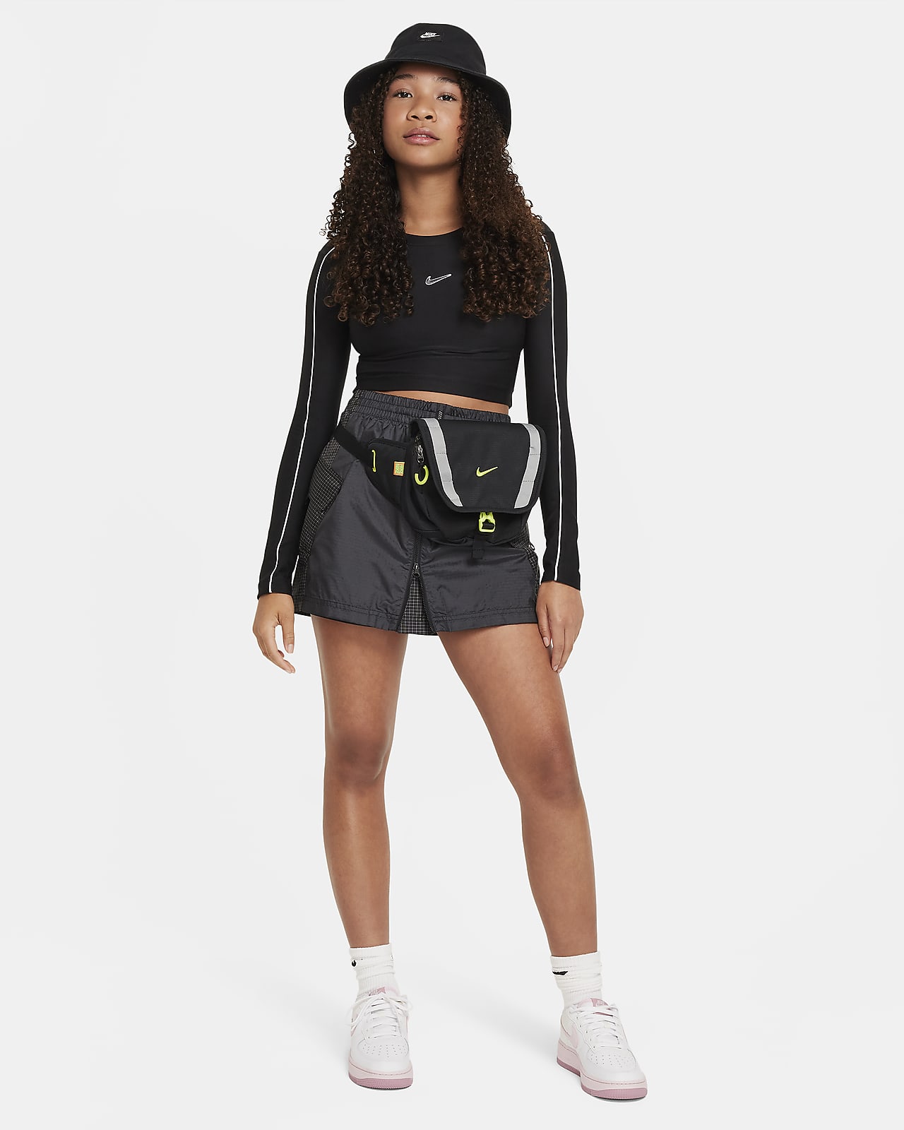 Nike Sportswear Older Kids' (Girls') Long-Sleeve Cropped Top. Nike LU