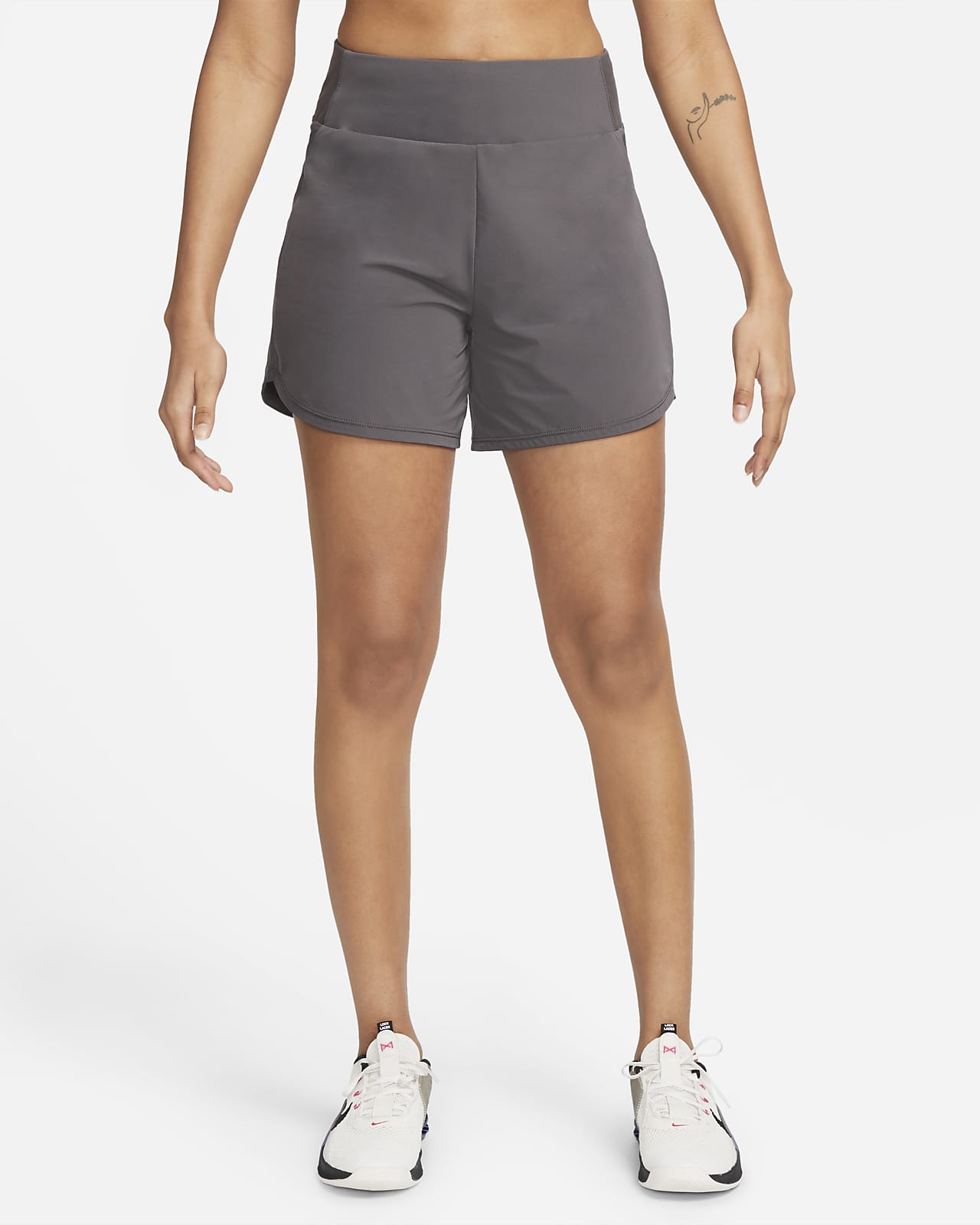 Nike Pantalón corto de talle medio con malla interior de 13 cm Dri-FIT - Mujer. Nike ES