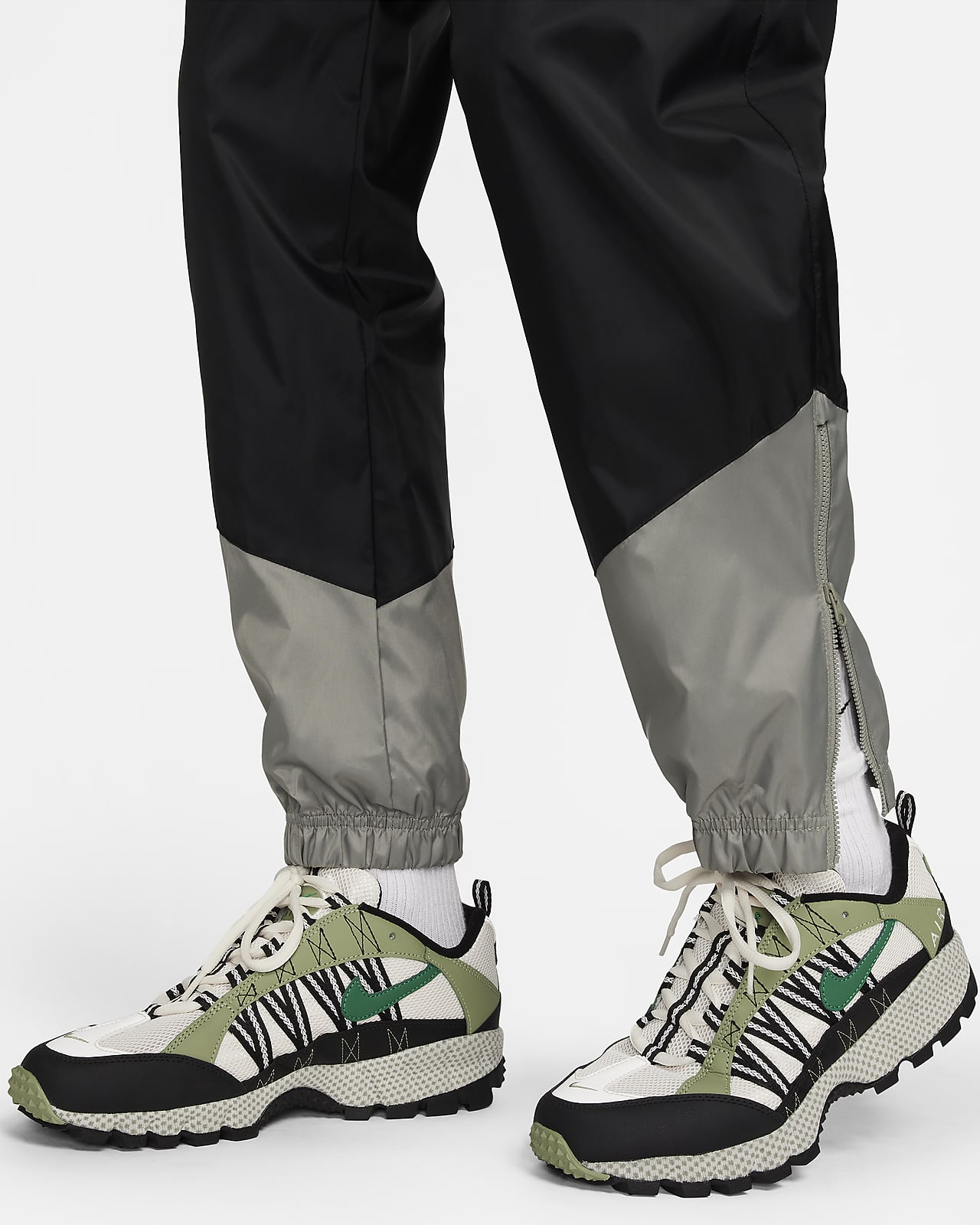 NIKE- Black Sportswear Windbreaker Track pants Zip Ankle Mesh Lining Size  Large