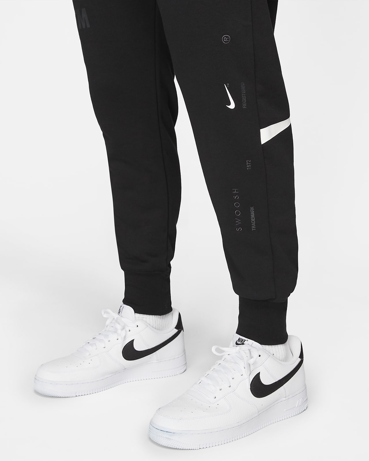 Nike Sportswear Swoosh Men's SemiBrushedBack Trousers. Nike AE