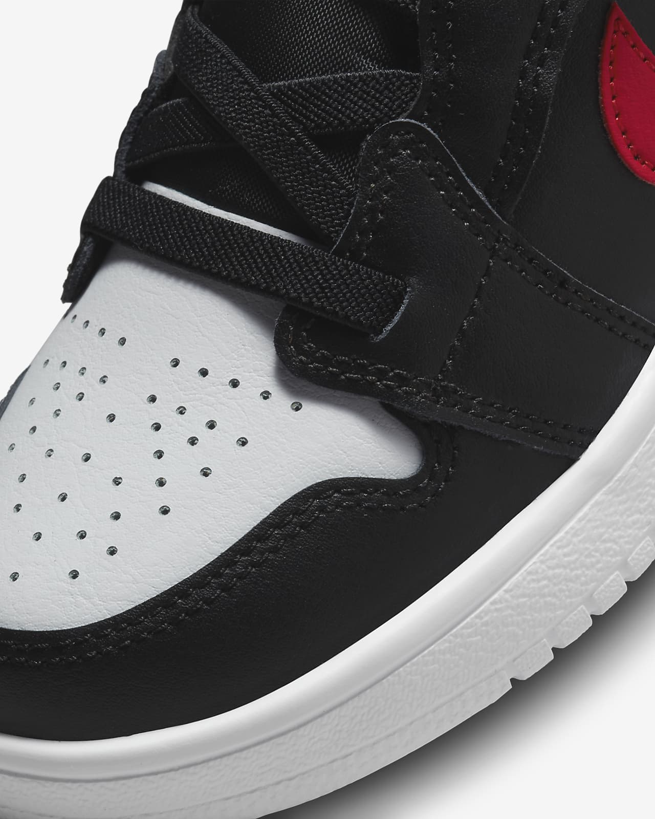 Jordan 1 Low Alt Younger Kids' Shoe. Nike BG