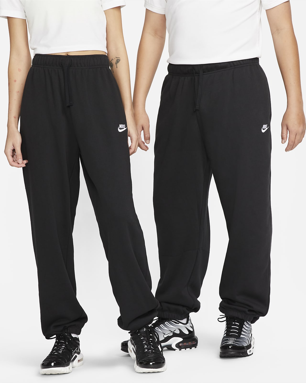Pantaloni tuta oversize a vita media Nike Sportswear Club Fleece – Donna