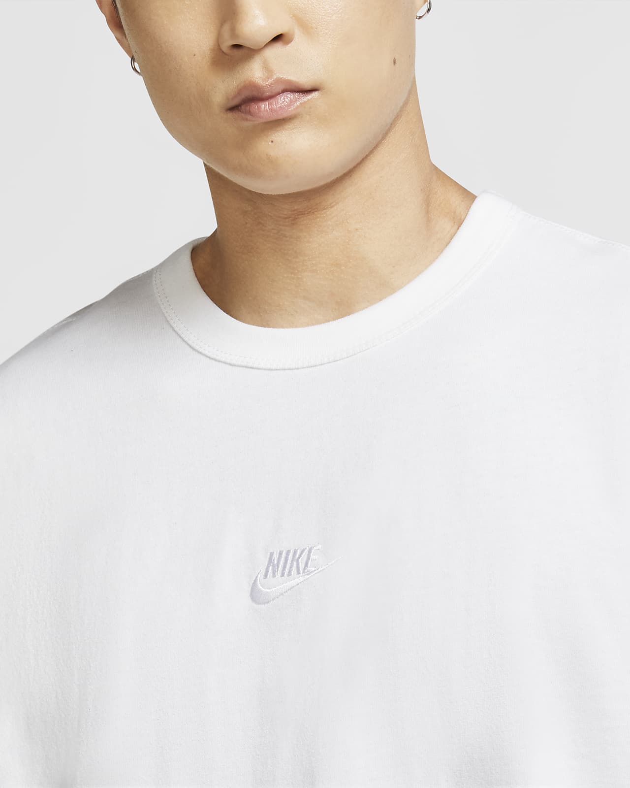 nike sportswear essential tee