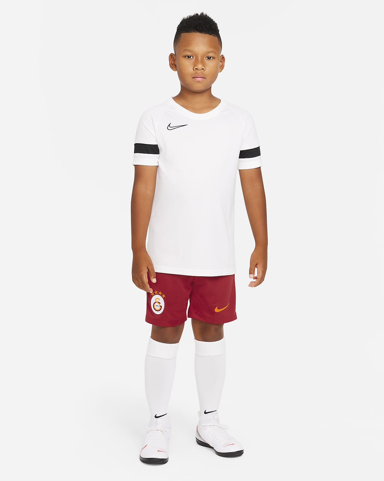 Galatasaray 2021/22 Stadium Home/Away Older Kids' Football Shorts. Nike IE