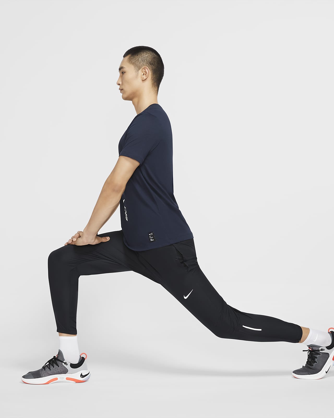 nike running essential woven sweatpants in black