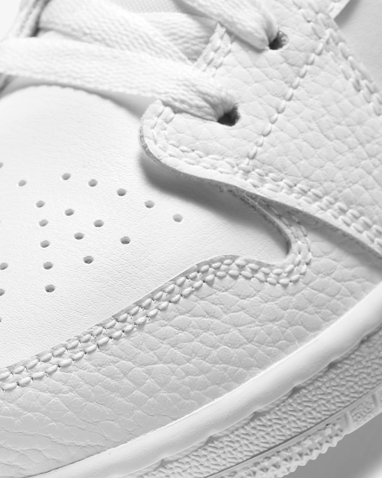 Air Jordan 1 Low Older Kids' Shoes. Nike HR