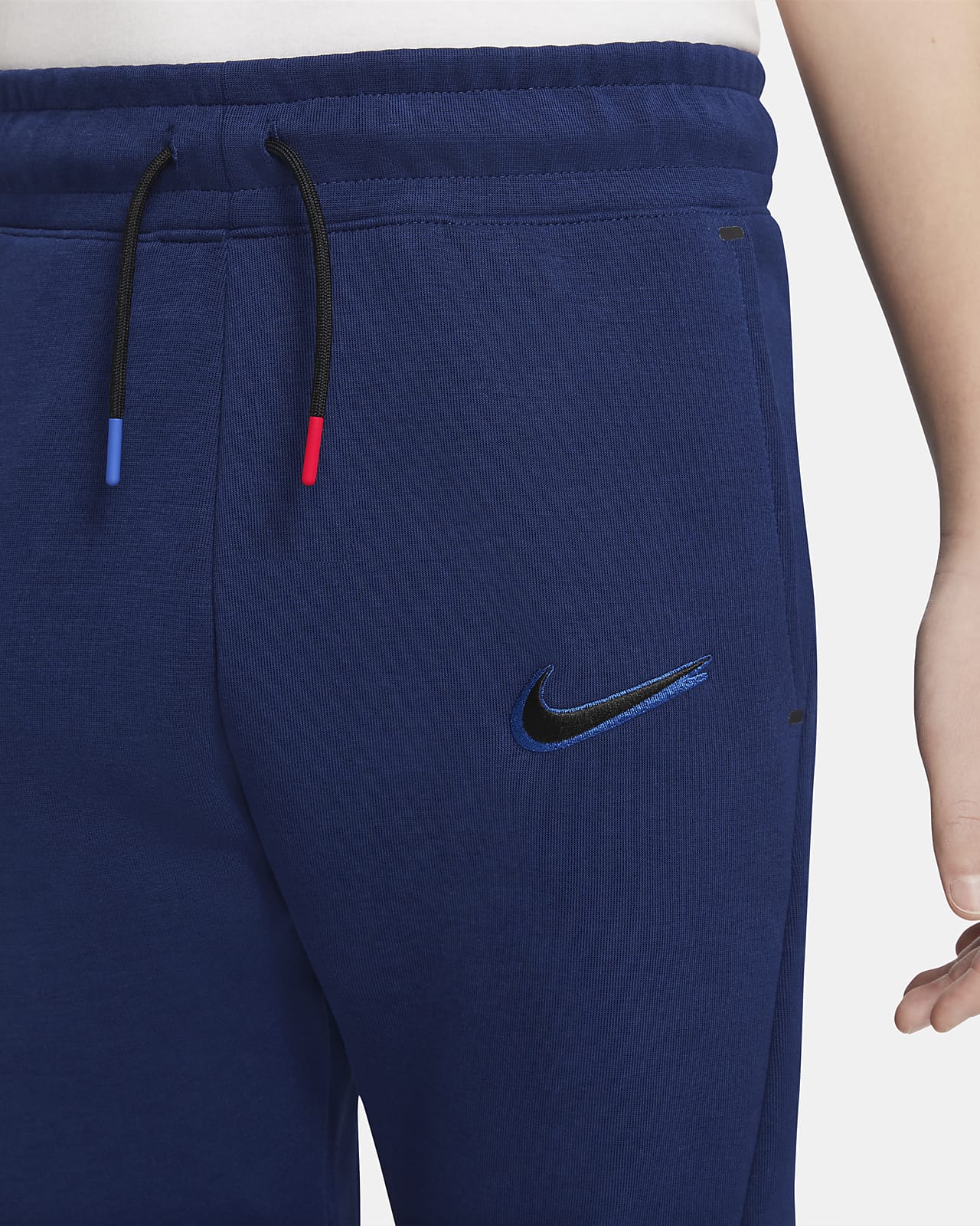 FC Barcelona Tech Fleece Older Kids' Pants. Nike CZ
