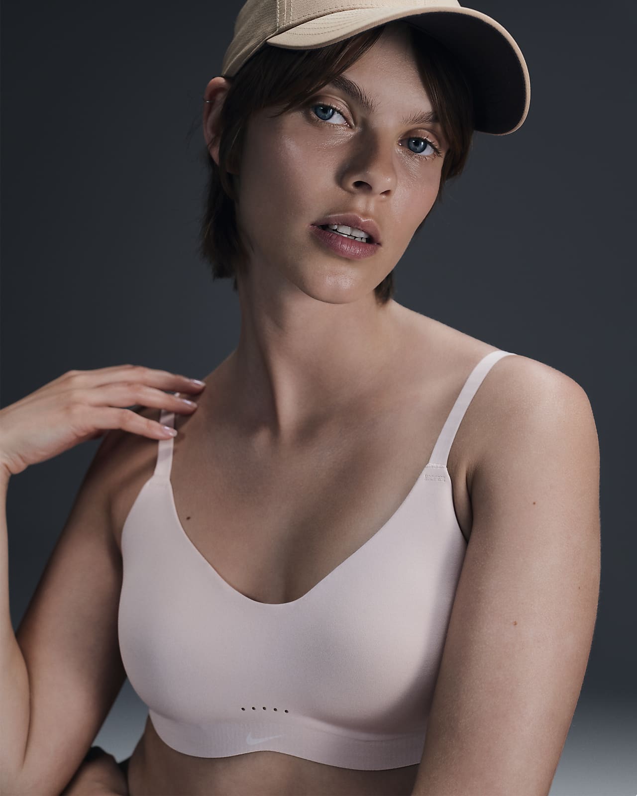 Nike Alate Minimalist Women's Light-Support Padded Convertible Sports Bra