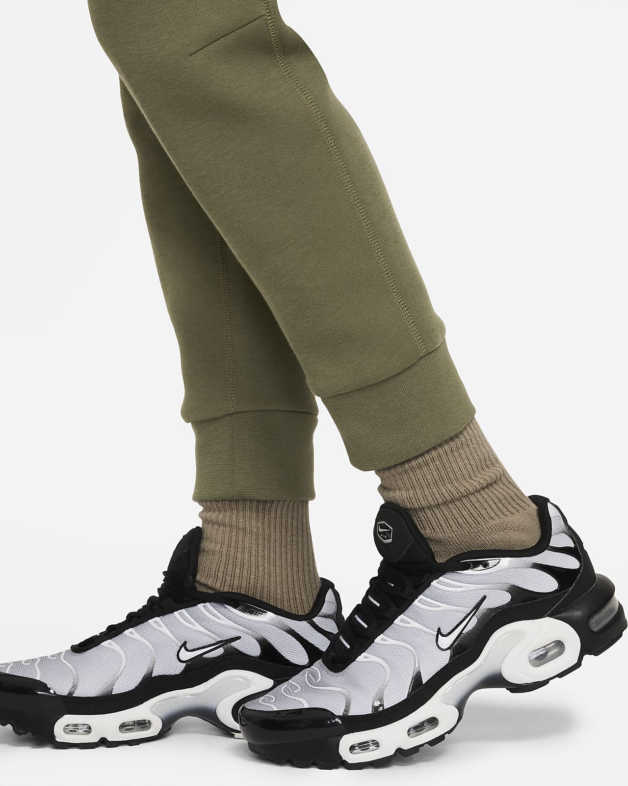 Nike Sportswear Tech Fleece Older Kids' (Boys') Trousers. Nike LU