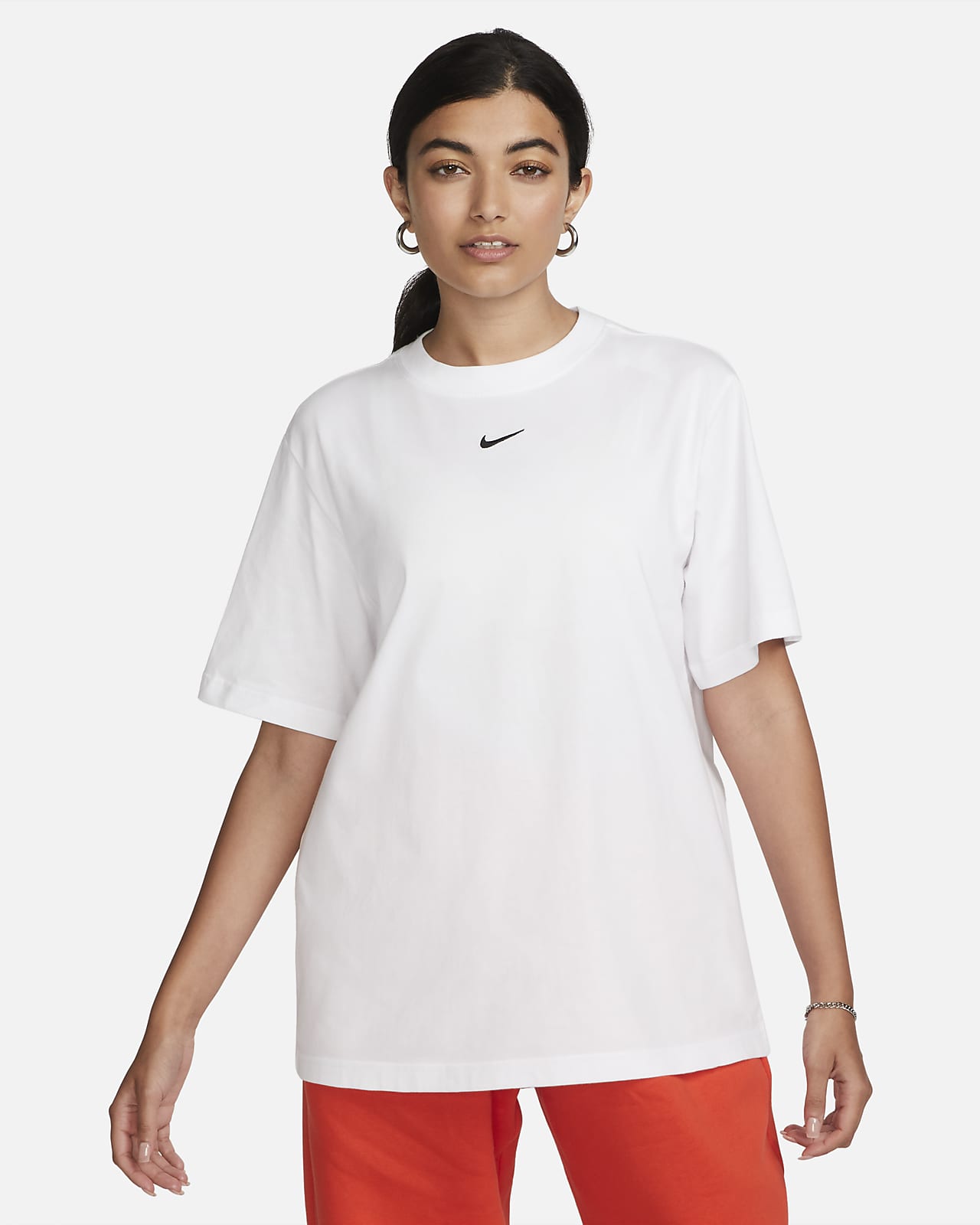 Nike Sportswear Essential T-skjorte til dame