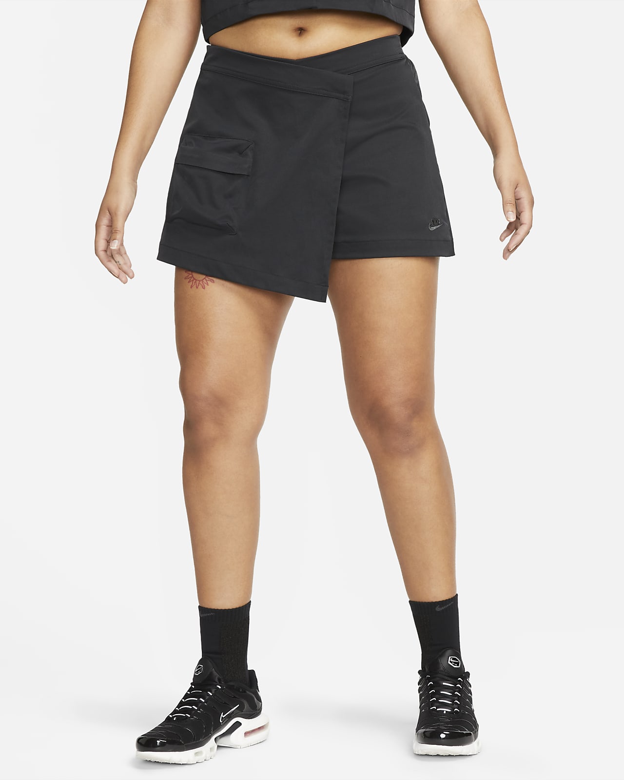 Shortskjol med hög midja Nike Sportswear Tech Pack för kvinnor