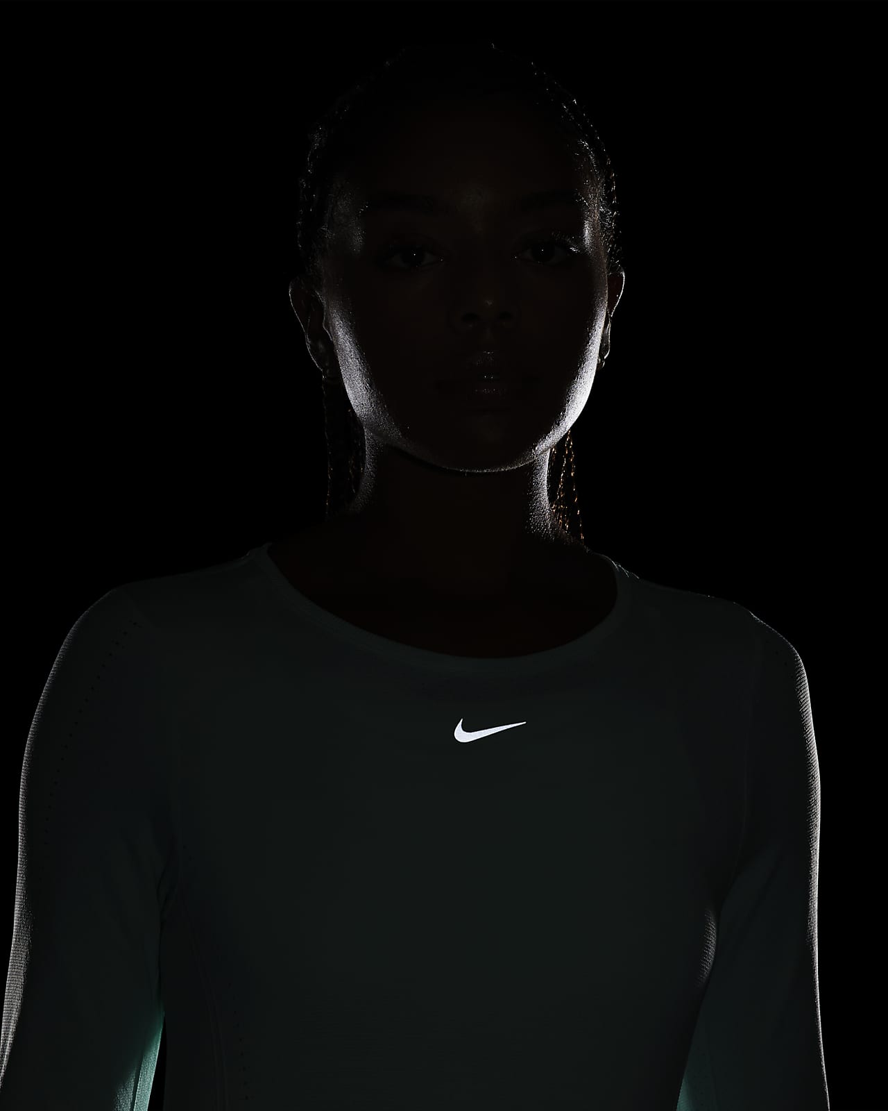 Nike Dri-FIT ADV Aura Women's Slim-Fit Long-Sleeve Training Top. Nike NL