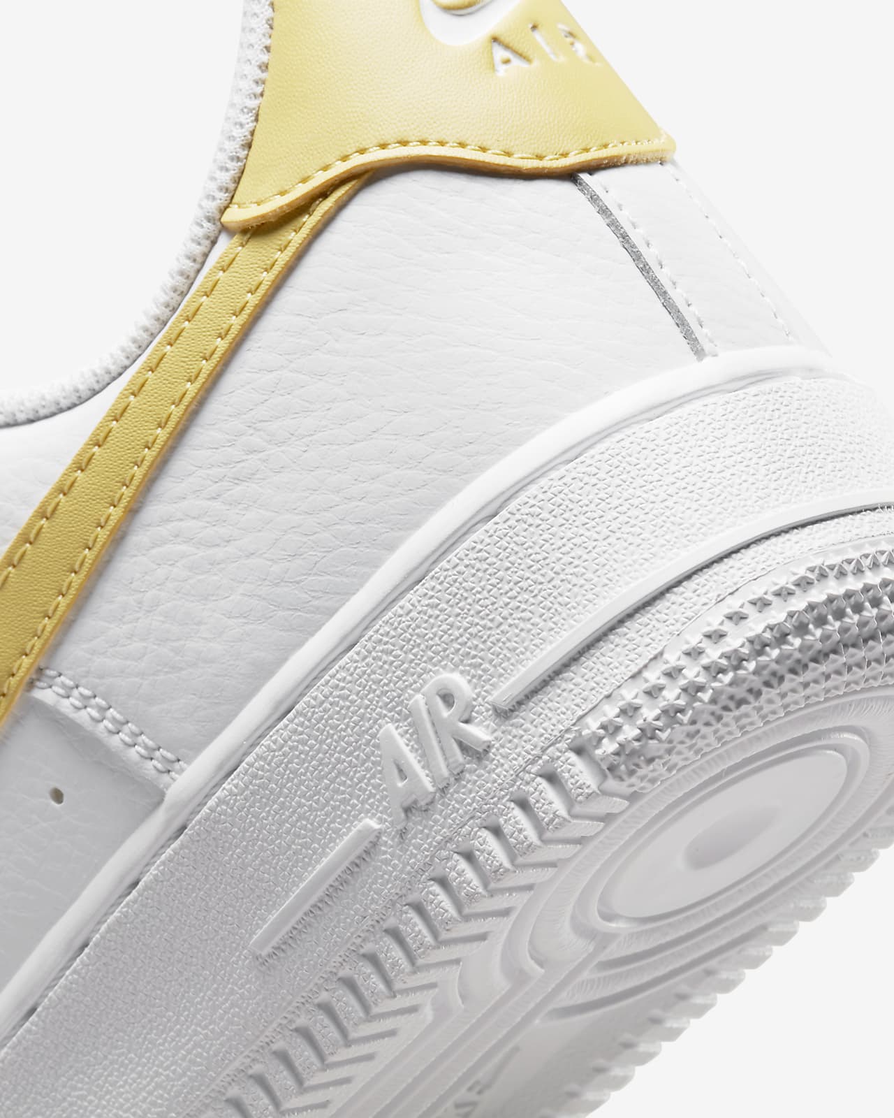 Calzado para mujer Nike Air Force 1 '07. Nike MX