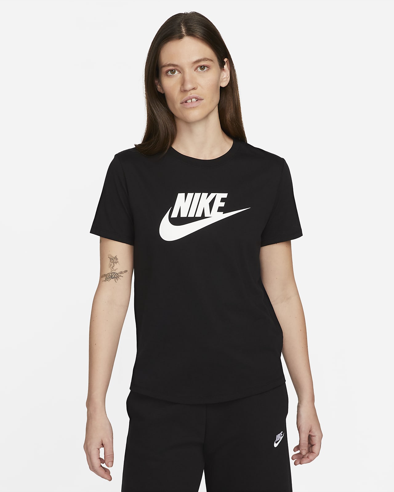Nike Sportswear Essentials Logo-T-shirt til kvinder