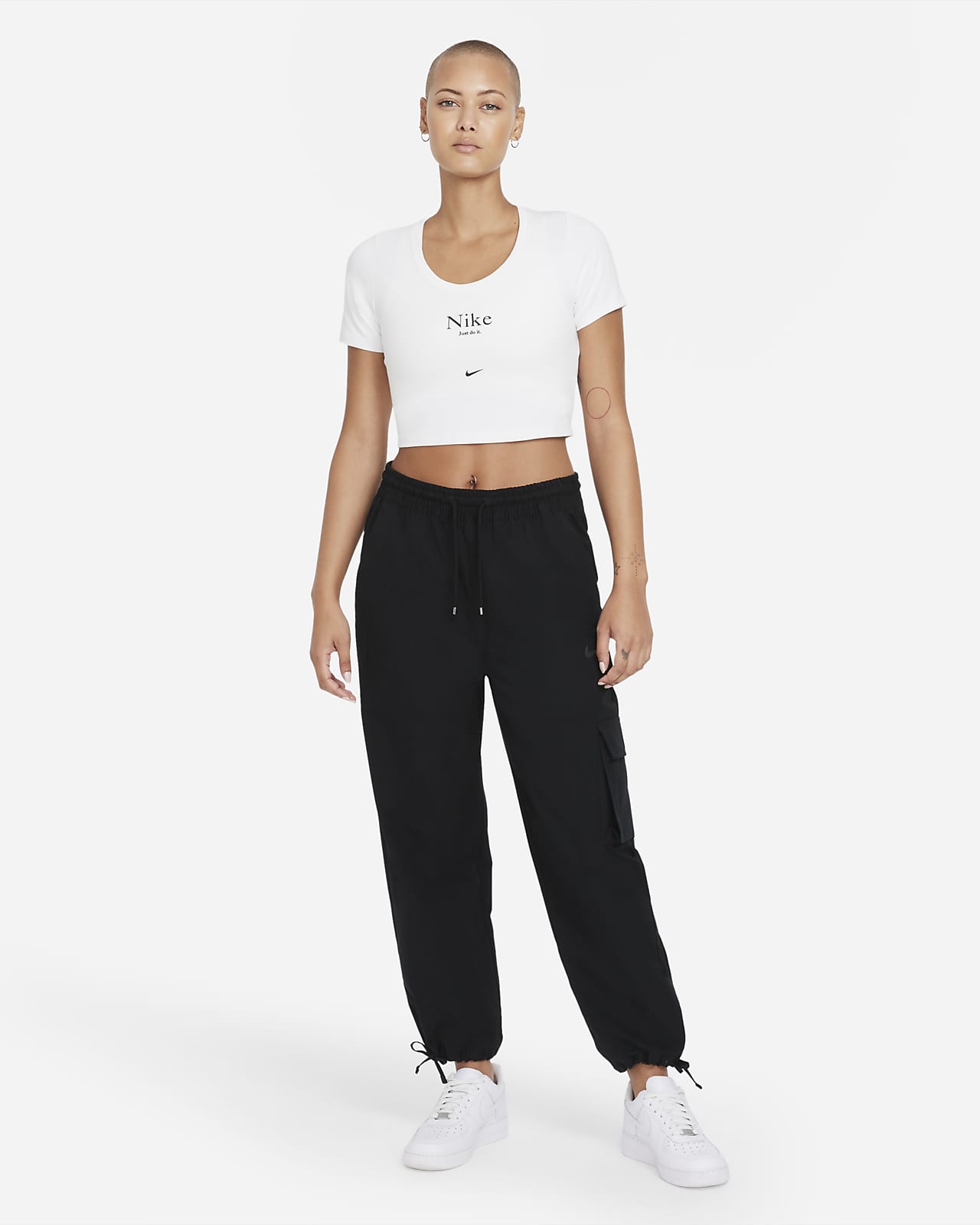 Short-Sleeve Crop Top. Nike IE