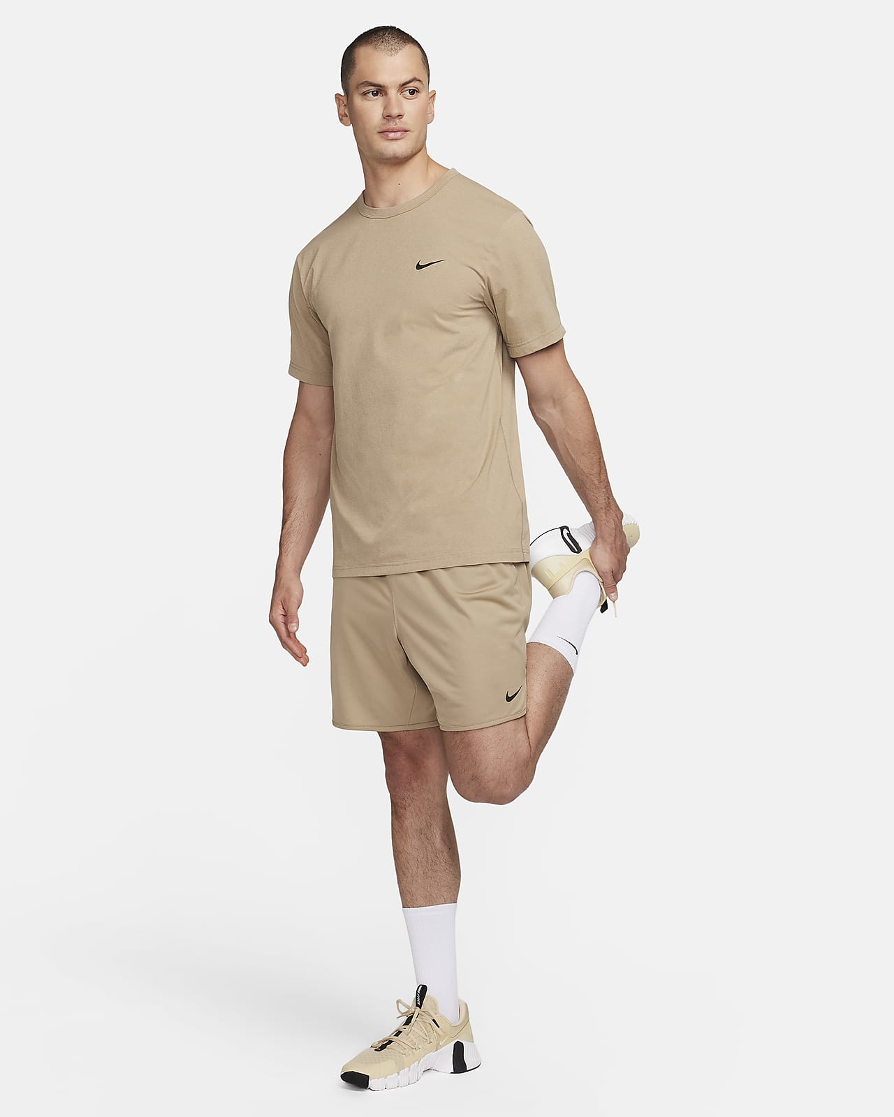 Nike Hyverse Camiseta de manga corta Dri-FIT versátil con protección UV -  Hombre. Nike ES
