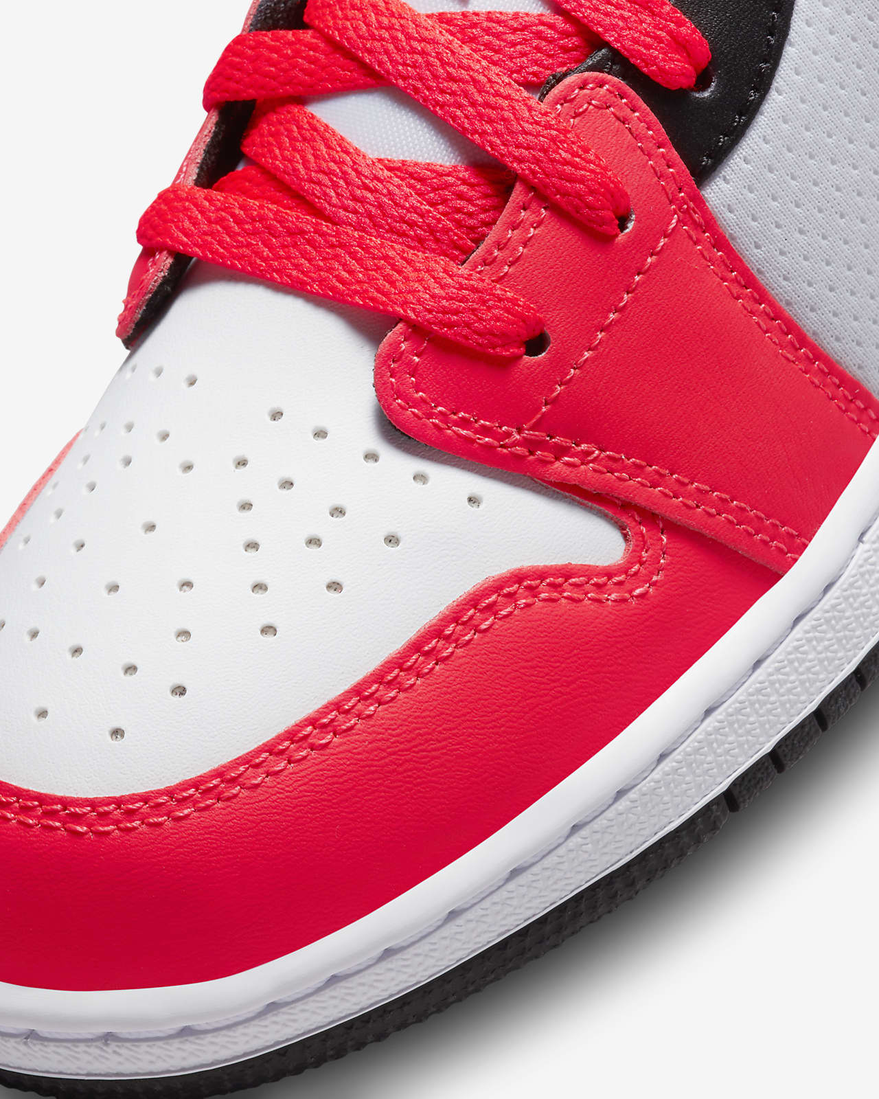 Air Jordan 1 Low SE Older Kids' Shoes. Nike BE