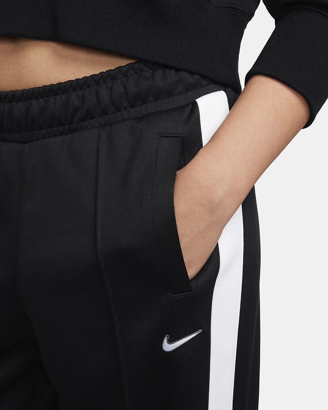 Sportswear Black. Nike CA