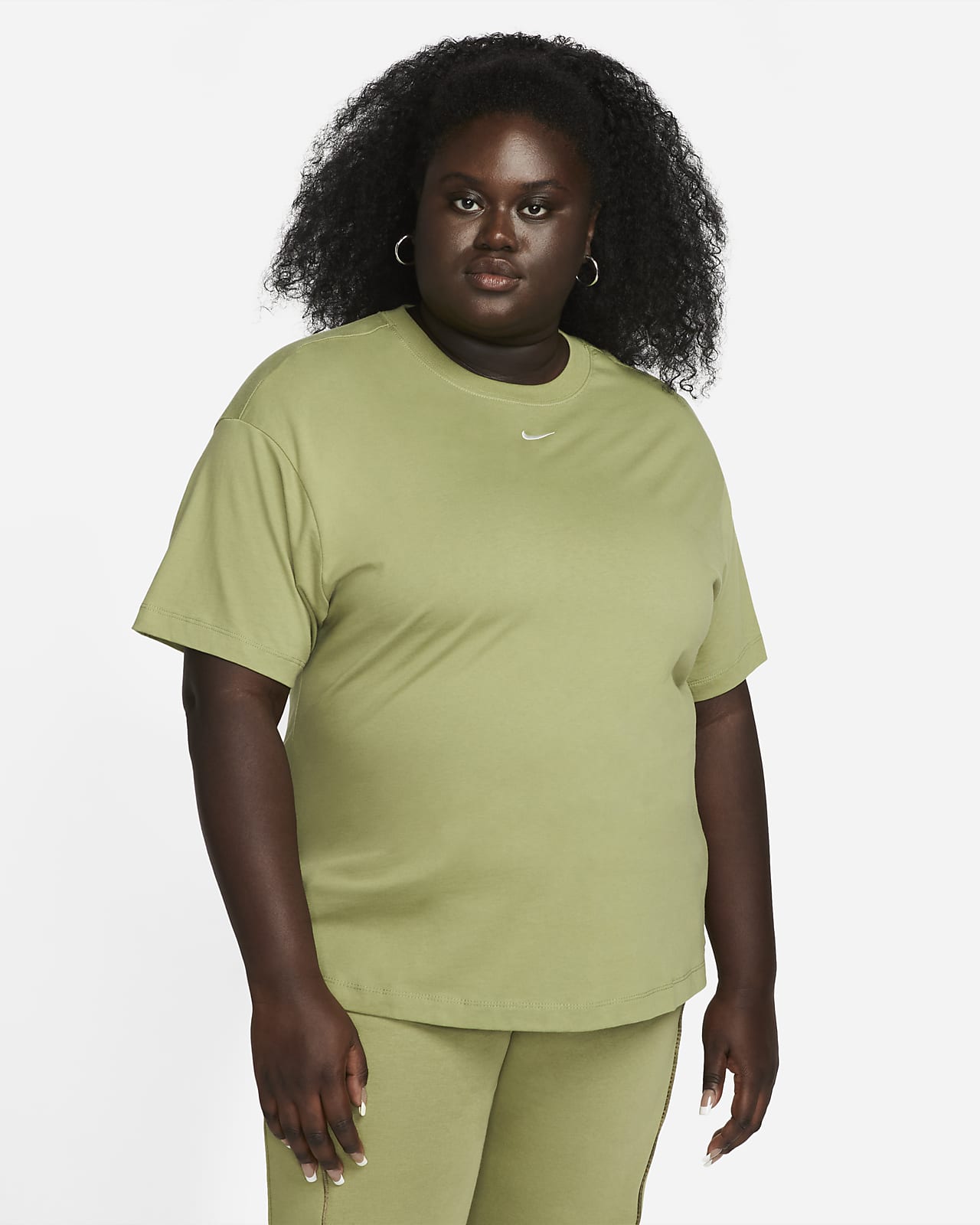 Γυναικεία κοντομάνικη μπλούζα σε φαρδιά γραμμή Nike Sportswear Essential (μεγάλα μεγέθη)