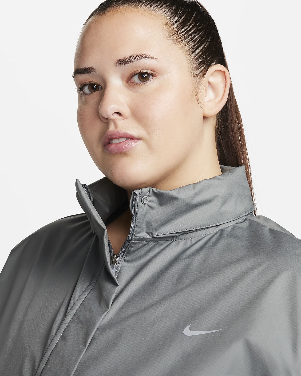 Jaqueta Plus Size com Capuz Nike Sportswear Essential Repel - Feminina