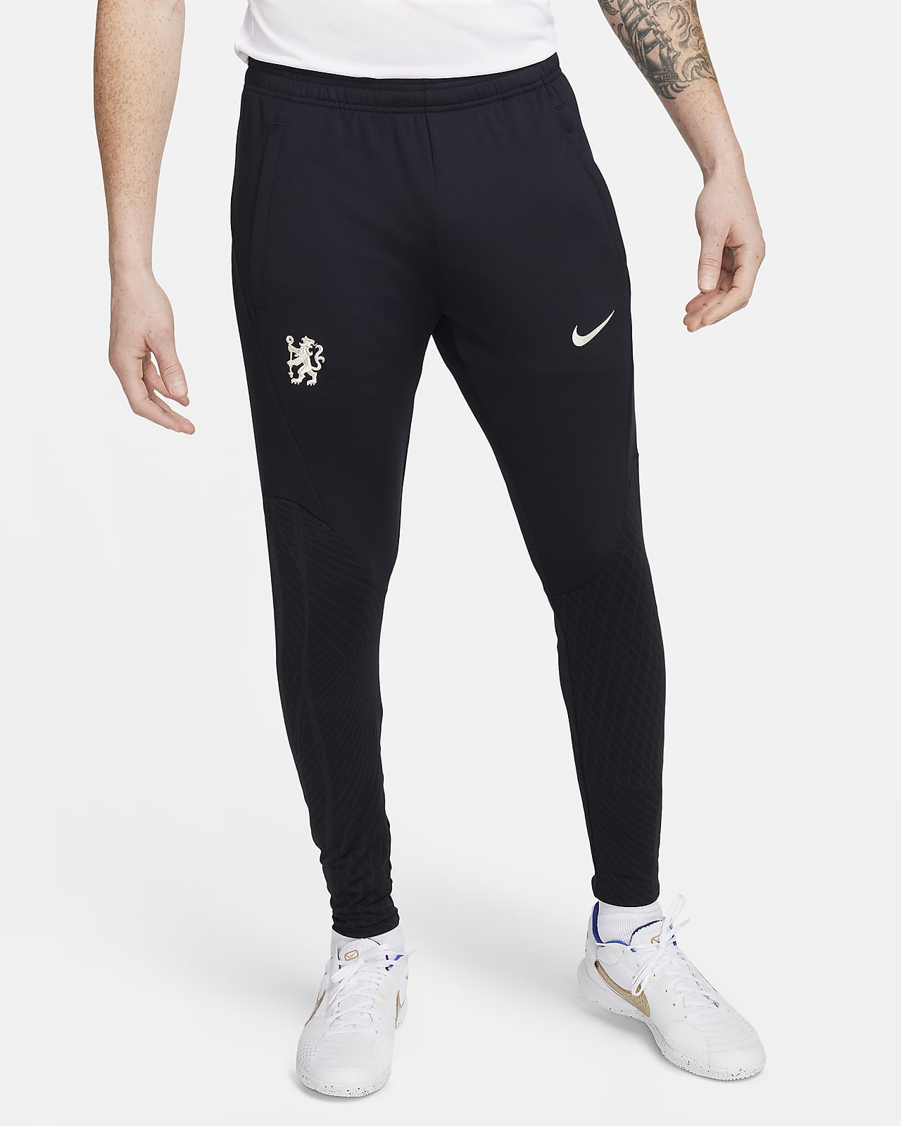 Chelsea F.C. Strike Men's Nike Dri-FIT Football Pants. Nike IE