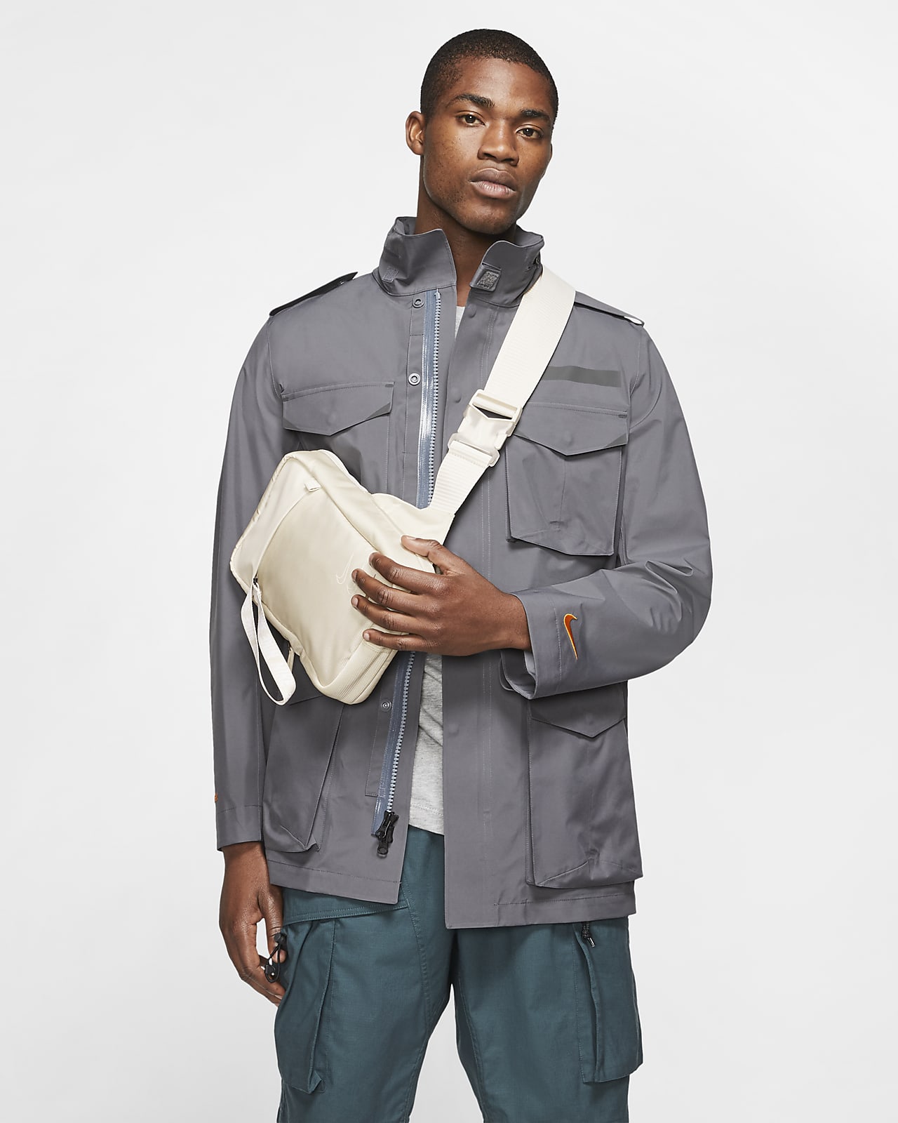 nike sportswear essentials s hip pack