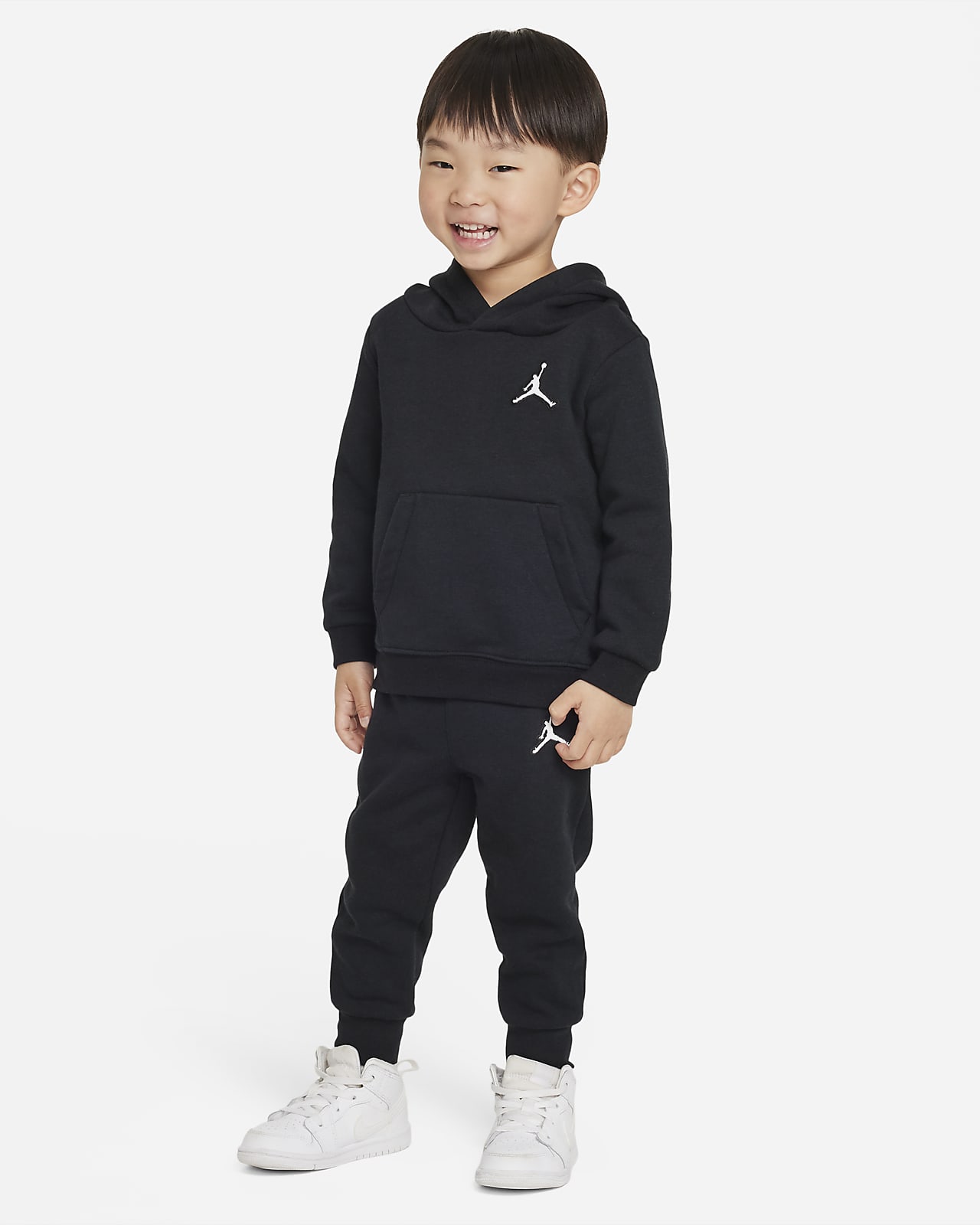 Conjunto de pantalones y sudadera con gorro para bebé Jordan (12-24 meses).  Nike.com