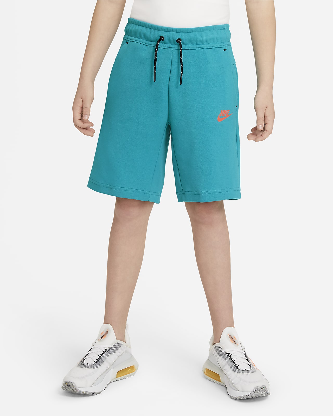 Nike Sportswear Tech Fleece Jongensshorts. Nike BE