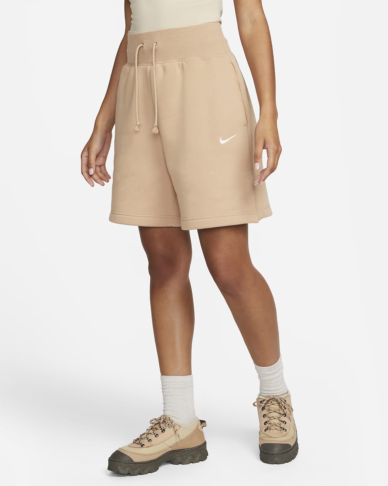 High-Waisted Loose-Fit Shorts. Nike 