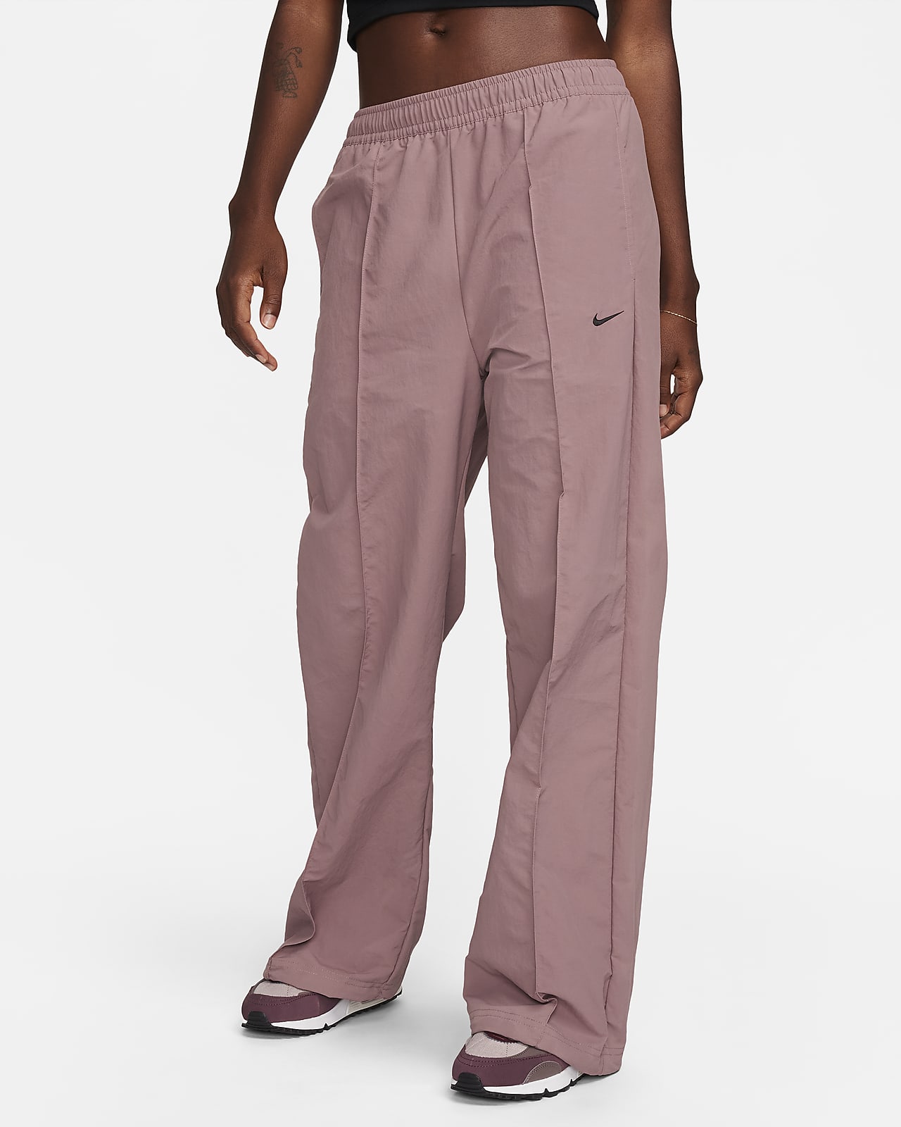 Mellemhøje Nike Sportswear Everything Wovens-bukser med åben kant til kvinder
