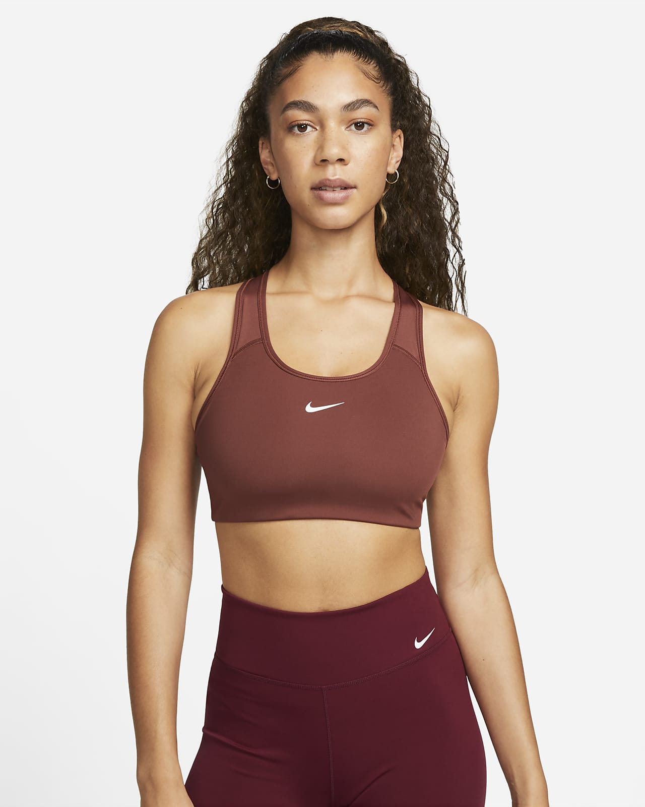 Nike Swoosh sports-BH med innlegg og middels støtte til dame