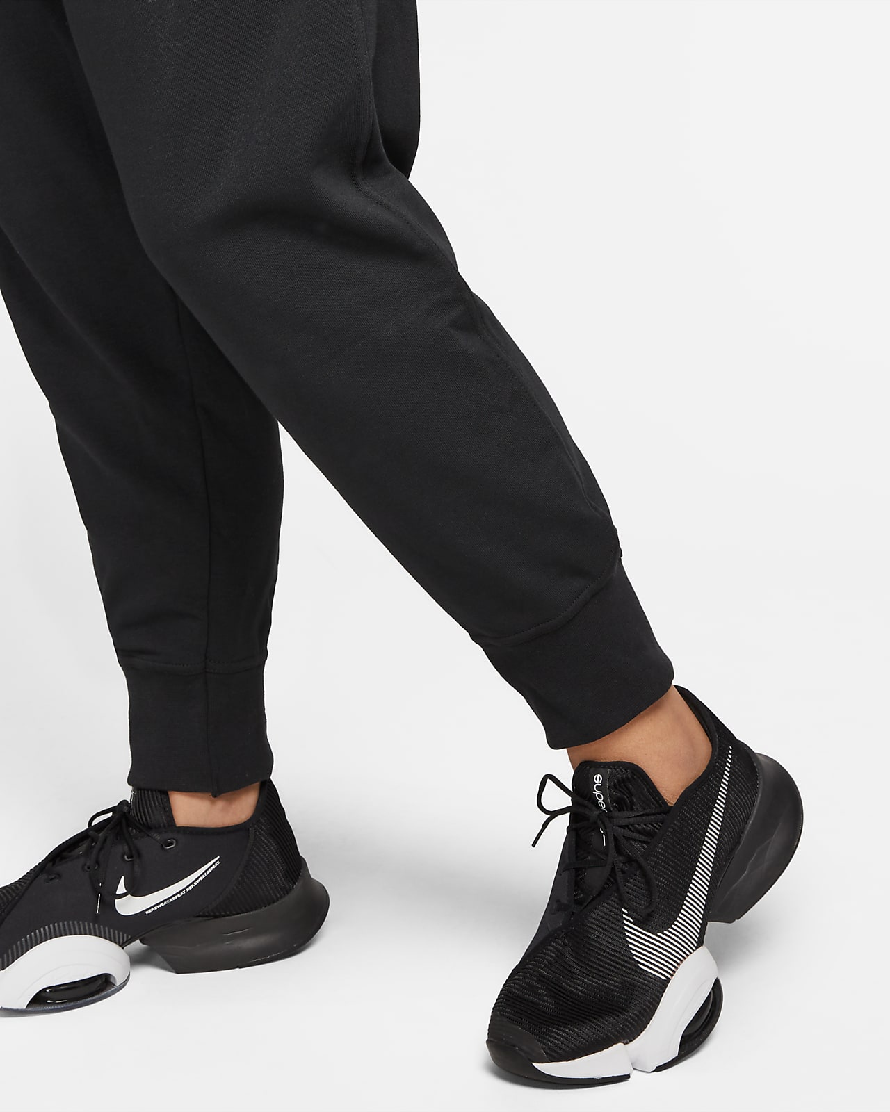 Pantalones de entrenamiento para mujer (talla grande) Nike Dri-FIT Get Fit.  Nike.com