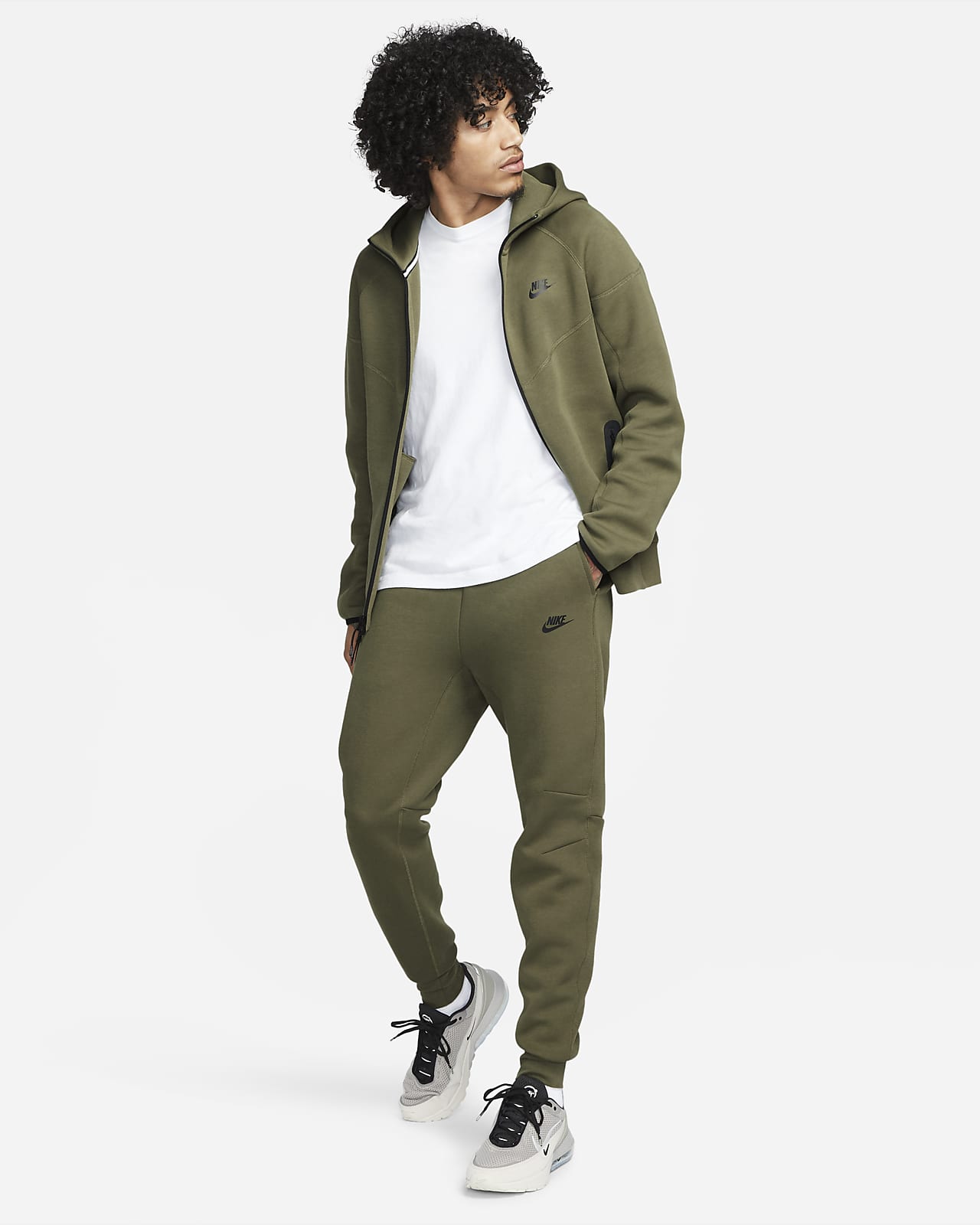 Nike Sportswear Tech Fleece Lightweight Men's Slim-Fit Jogger Tracksuit  Bottoms. Nike UK