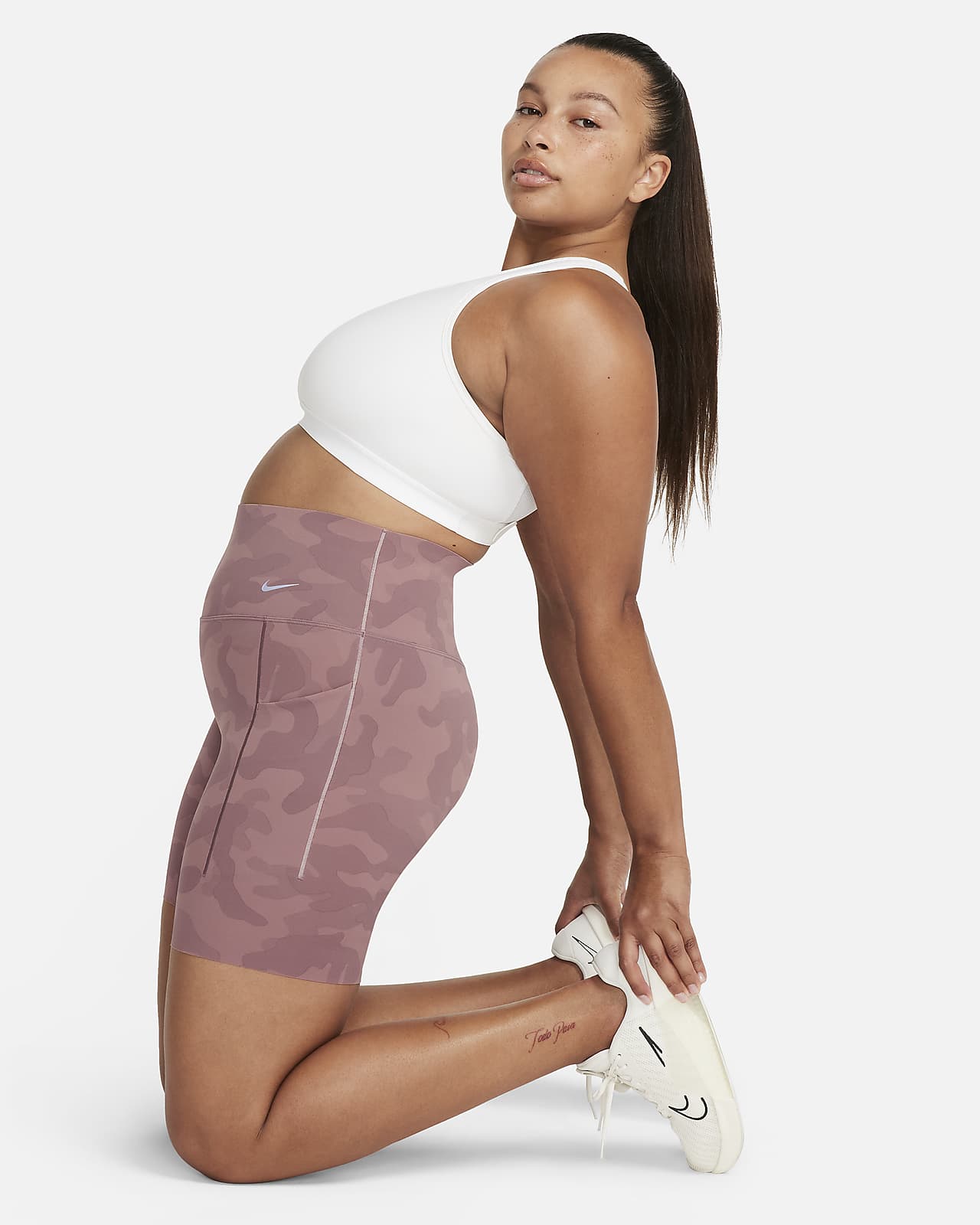 Nike Universa Women's Medium-Support High-Waisted 8" Camo Biker Shorts with Pockets