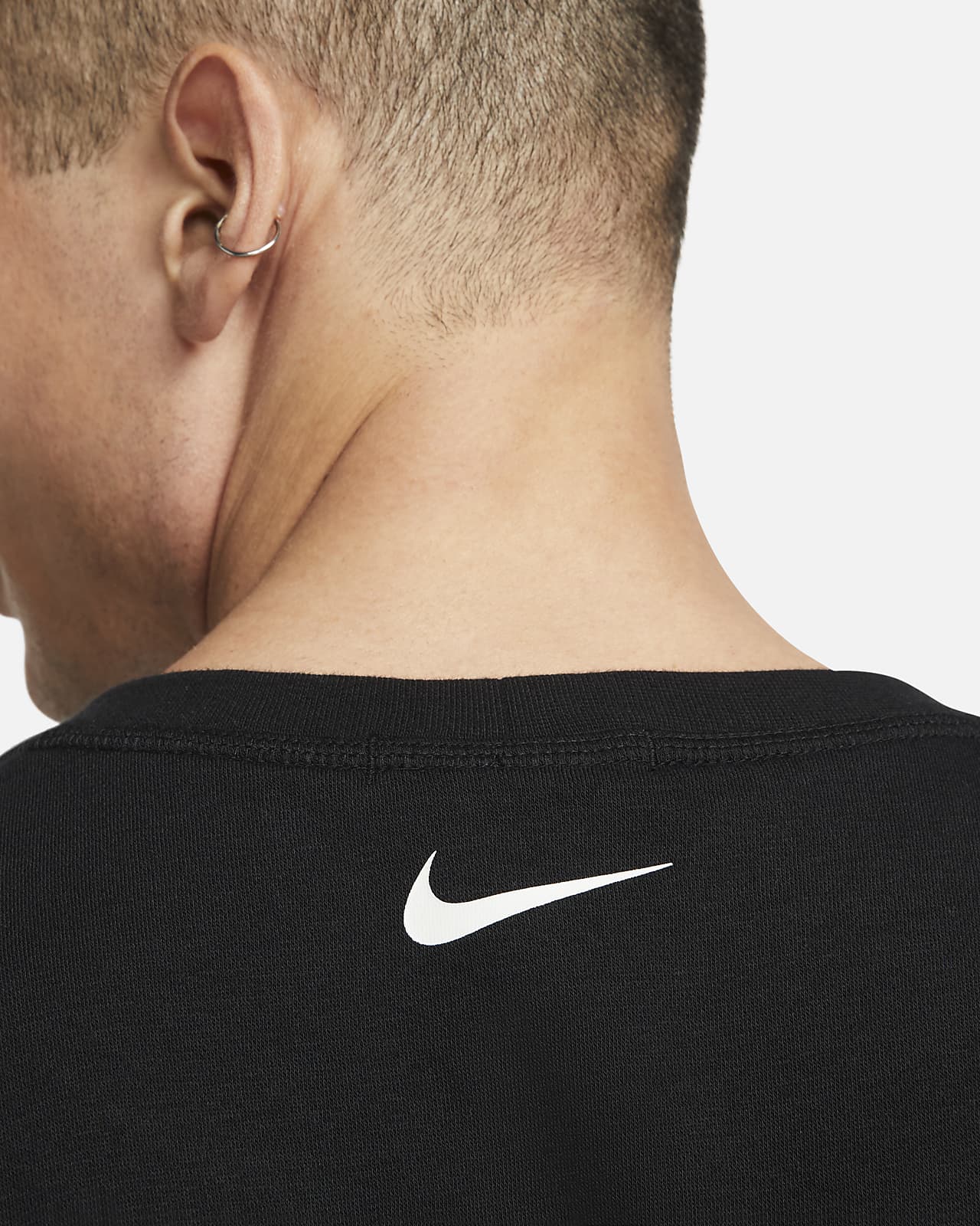Playera con gráficos para hombre Nike Yoga Therma-FIT. Nike.com