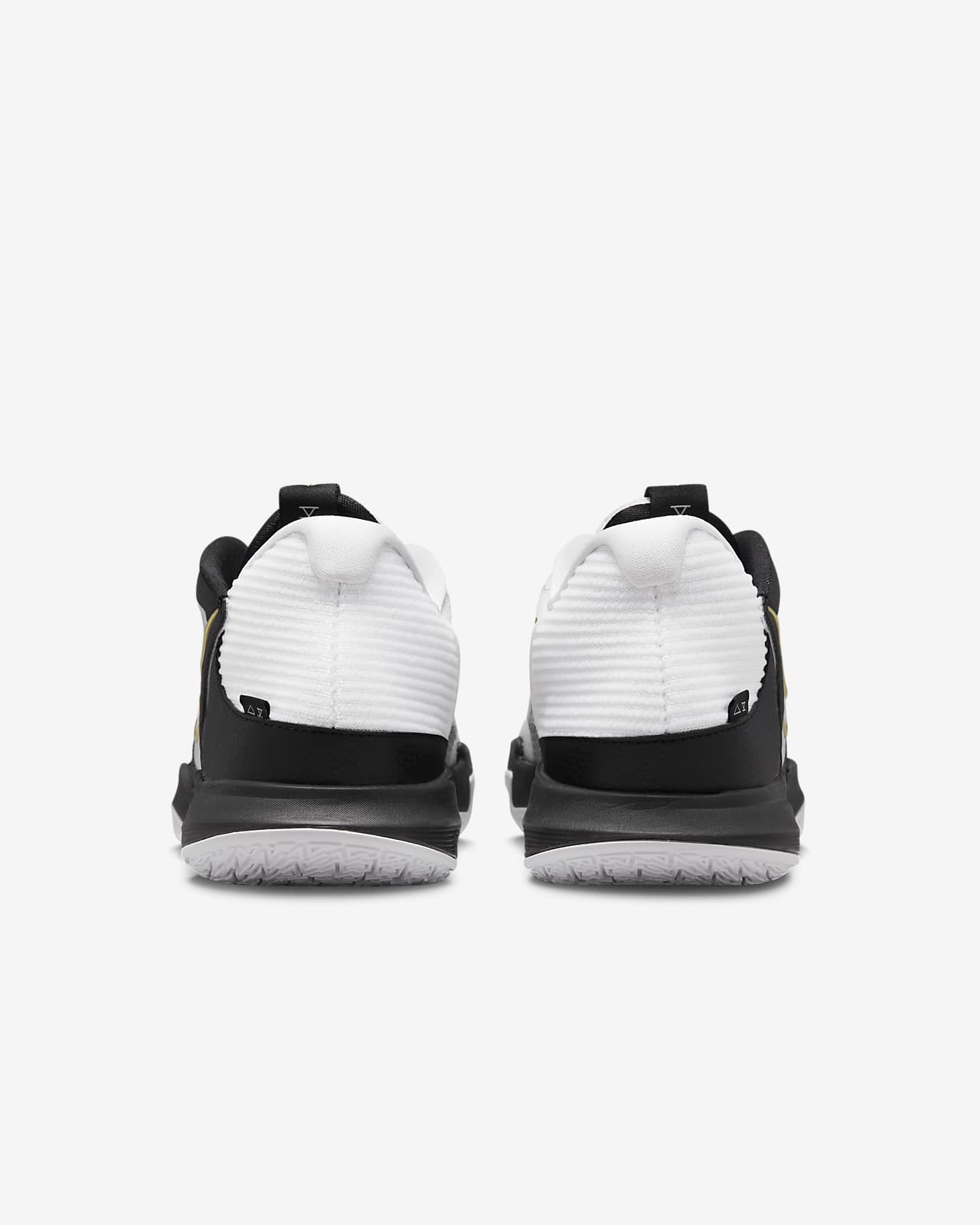 Kyrie Low 5 Basketball Shoes. Nike AE