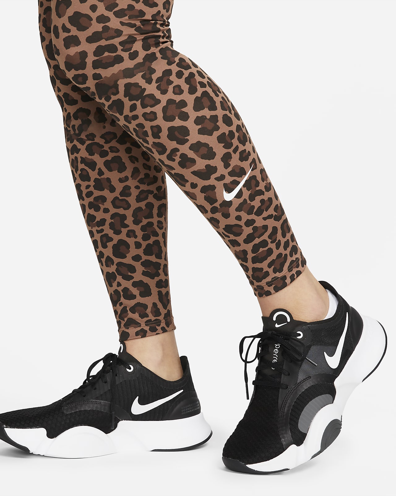 Nike One (M) Leggings de talle con estampado de leopardo - Mujer (Maternity). Nike