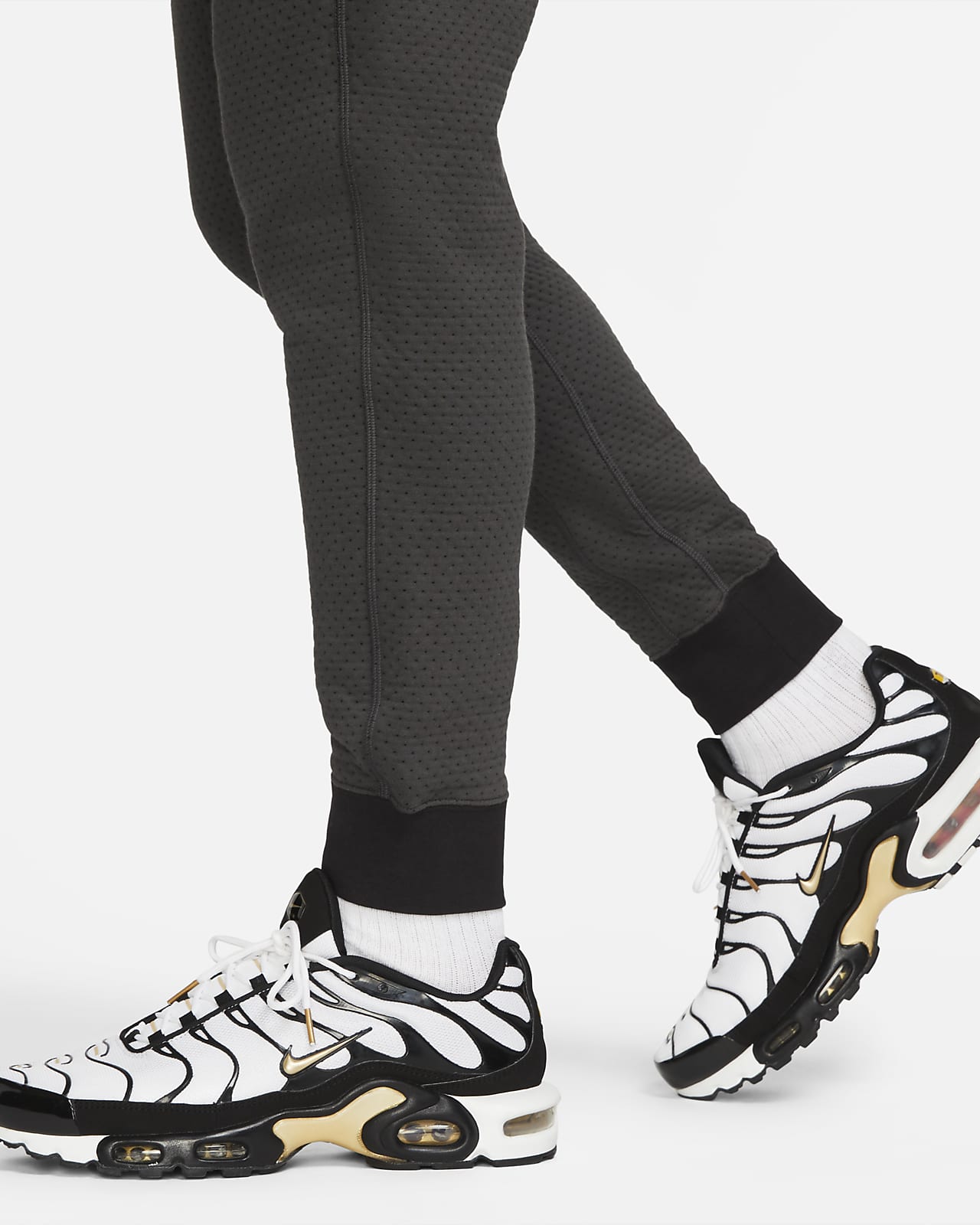 Nike Sportswear Therma-FIT ADV Tech Pack Men's Engineered Trousers. Nike SA