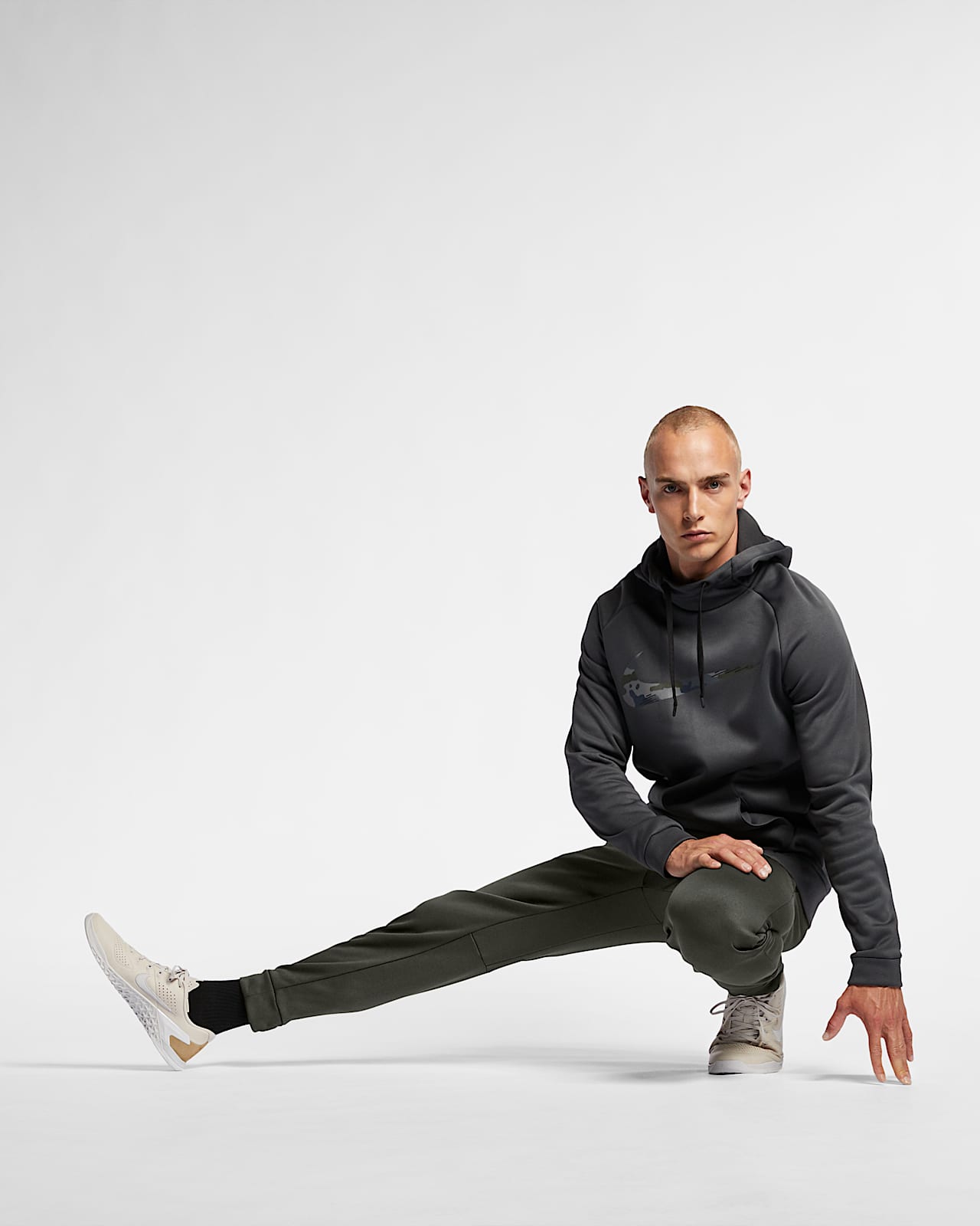 nike therma men's tapered training trousers