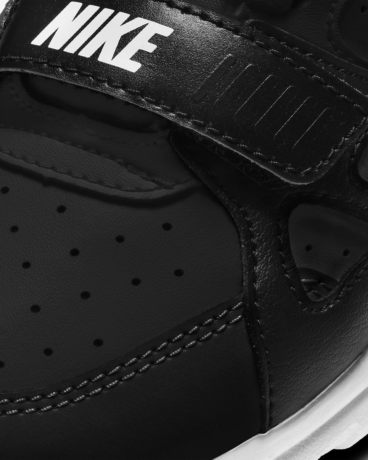 kids black and white nike trainers