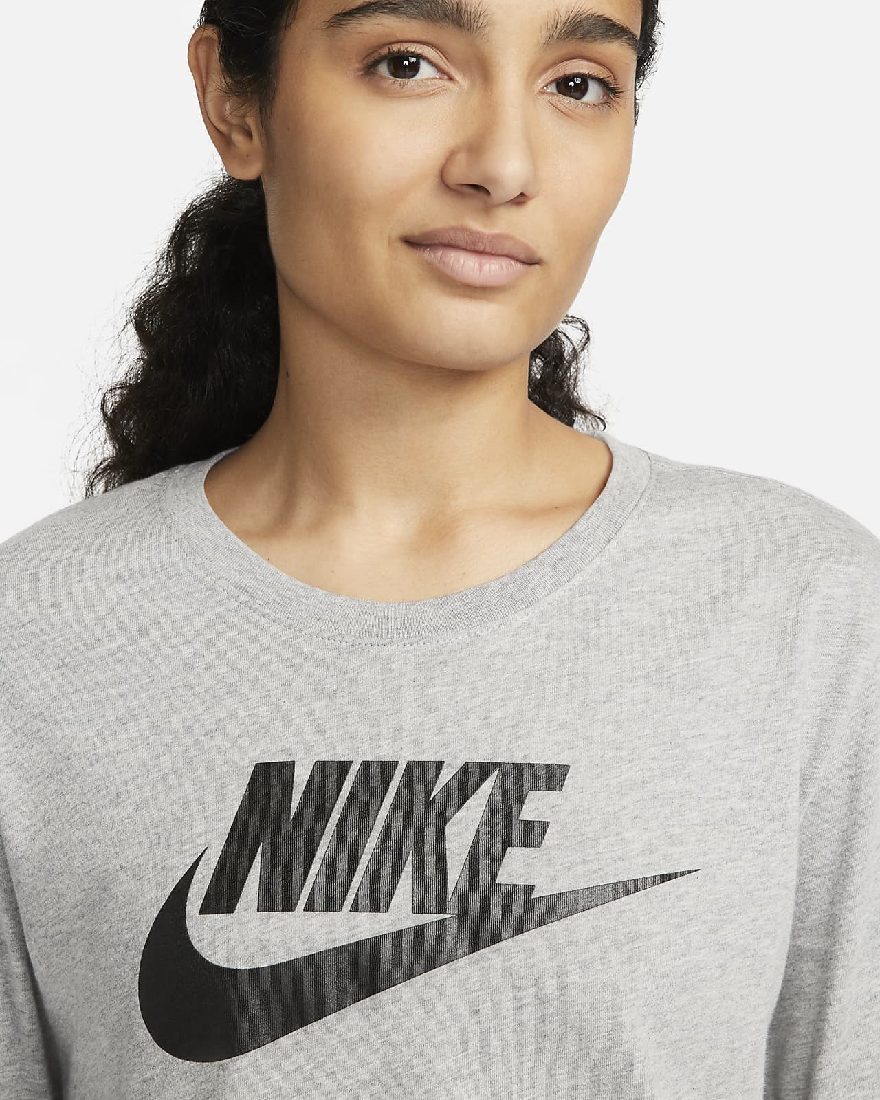 Nike Sportswear Essentials Women\'s Long-Sleeve Logo T-Shirt.