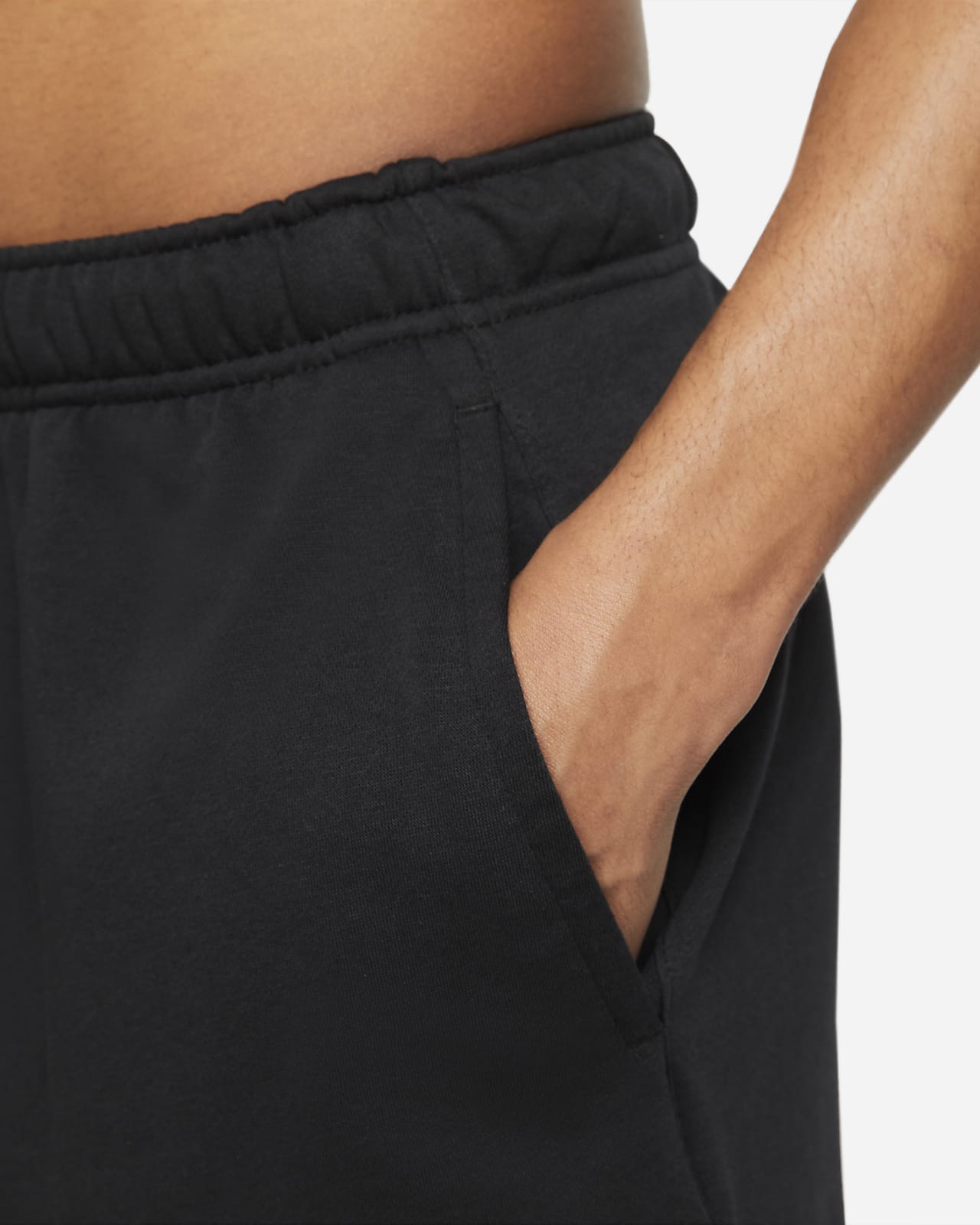 Short Nike Yoga ThermaFIT pour Homme. Nike LU
