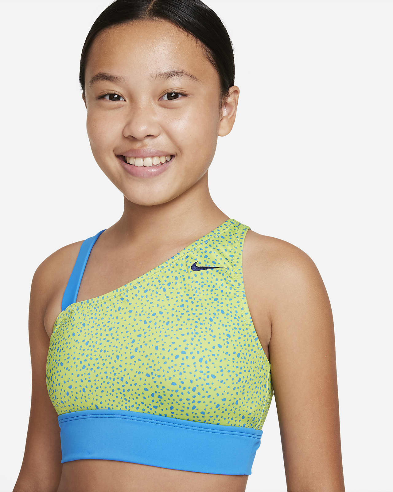 Conjunto de top asimétrico y bikini de cintura Nike Water Dots niña talla grande. Nike.com