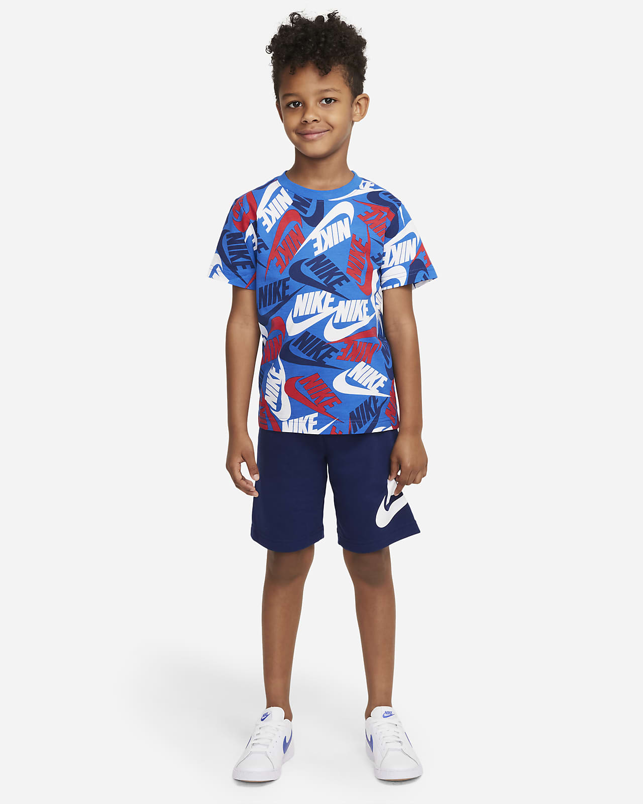 Sæt med Nike Sportswear-T-shirt og -shorts til mindre børn