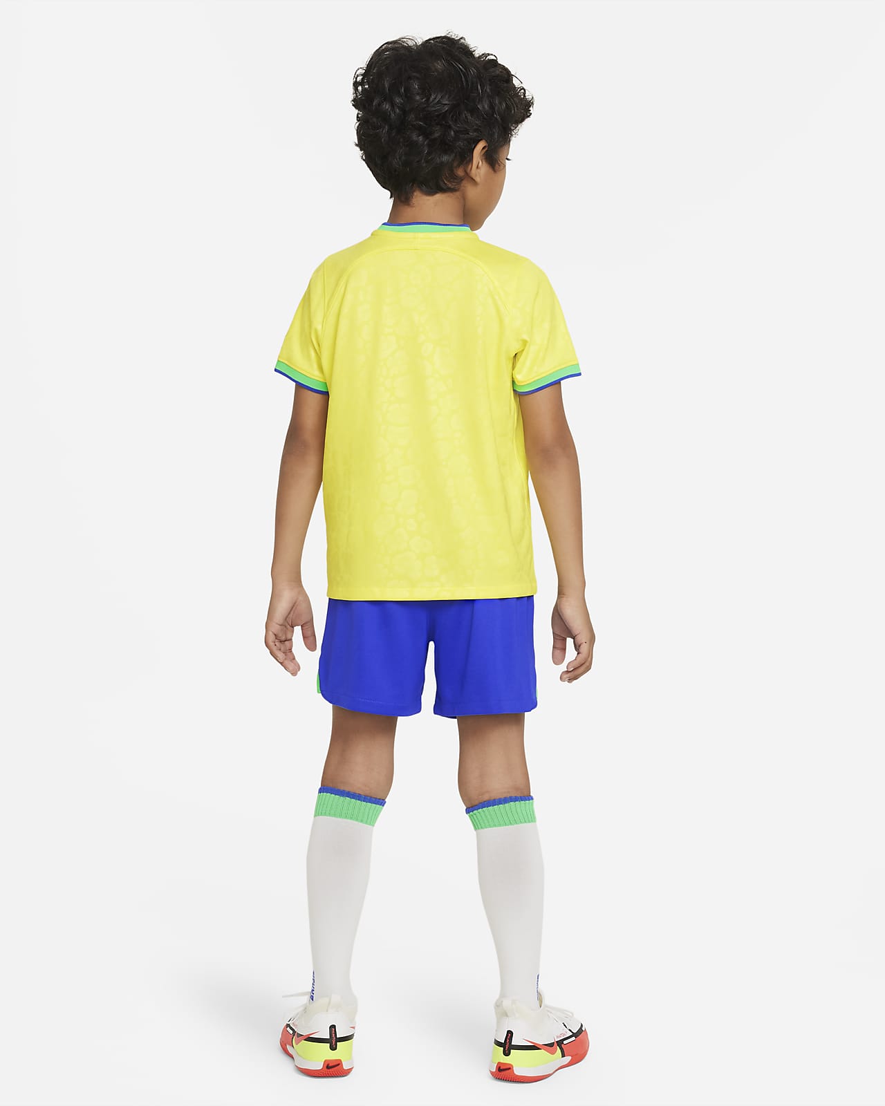 Conjunto de fútbol Nike Dri-FIT para niños talla Brasil Local.